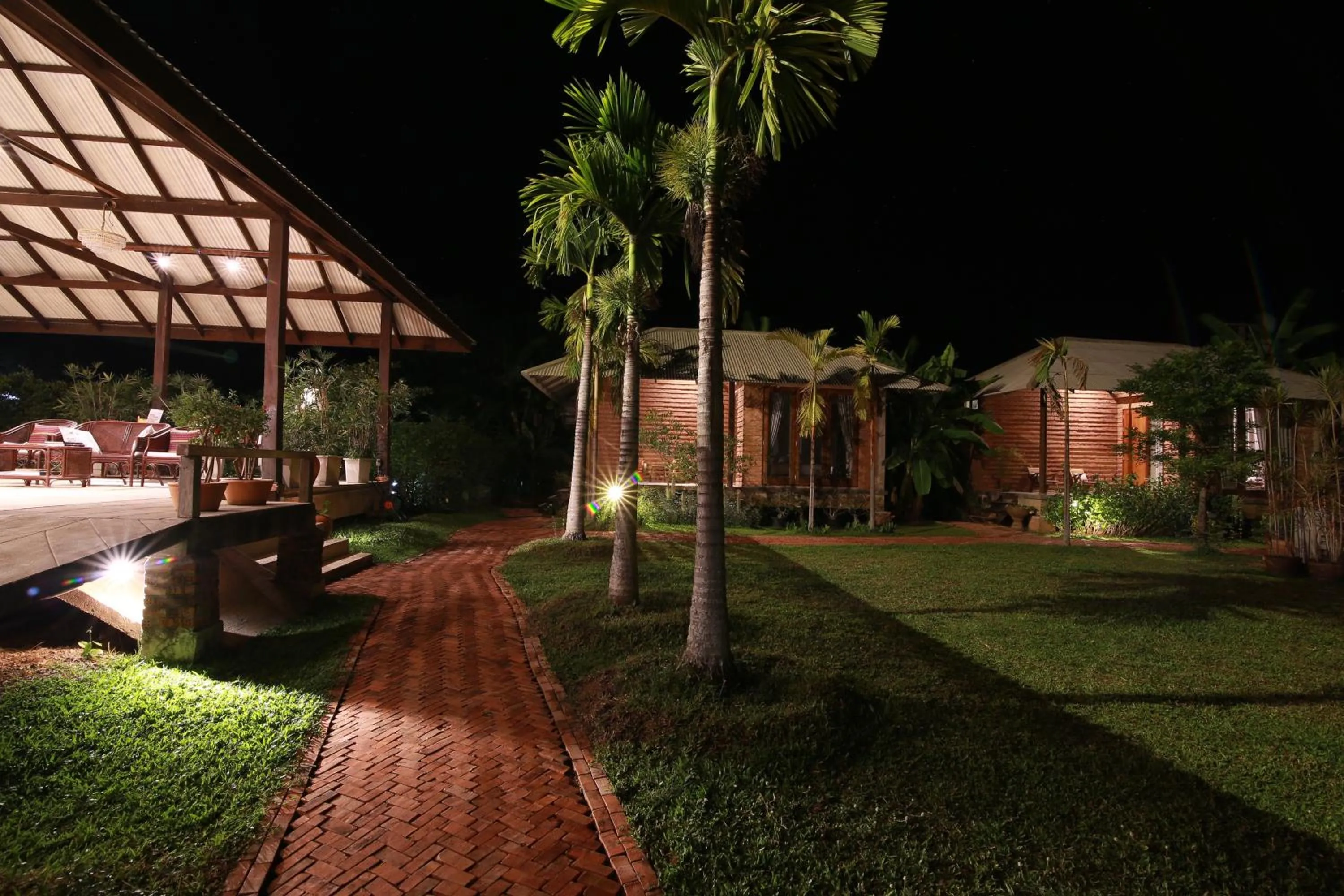 Garden in BaanSuk Sukhothai Resort