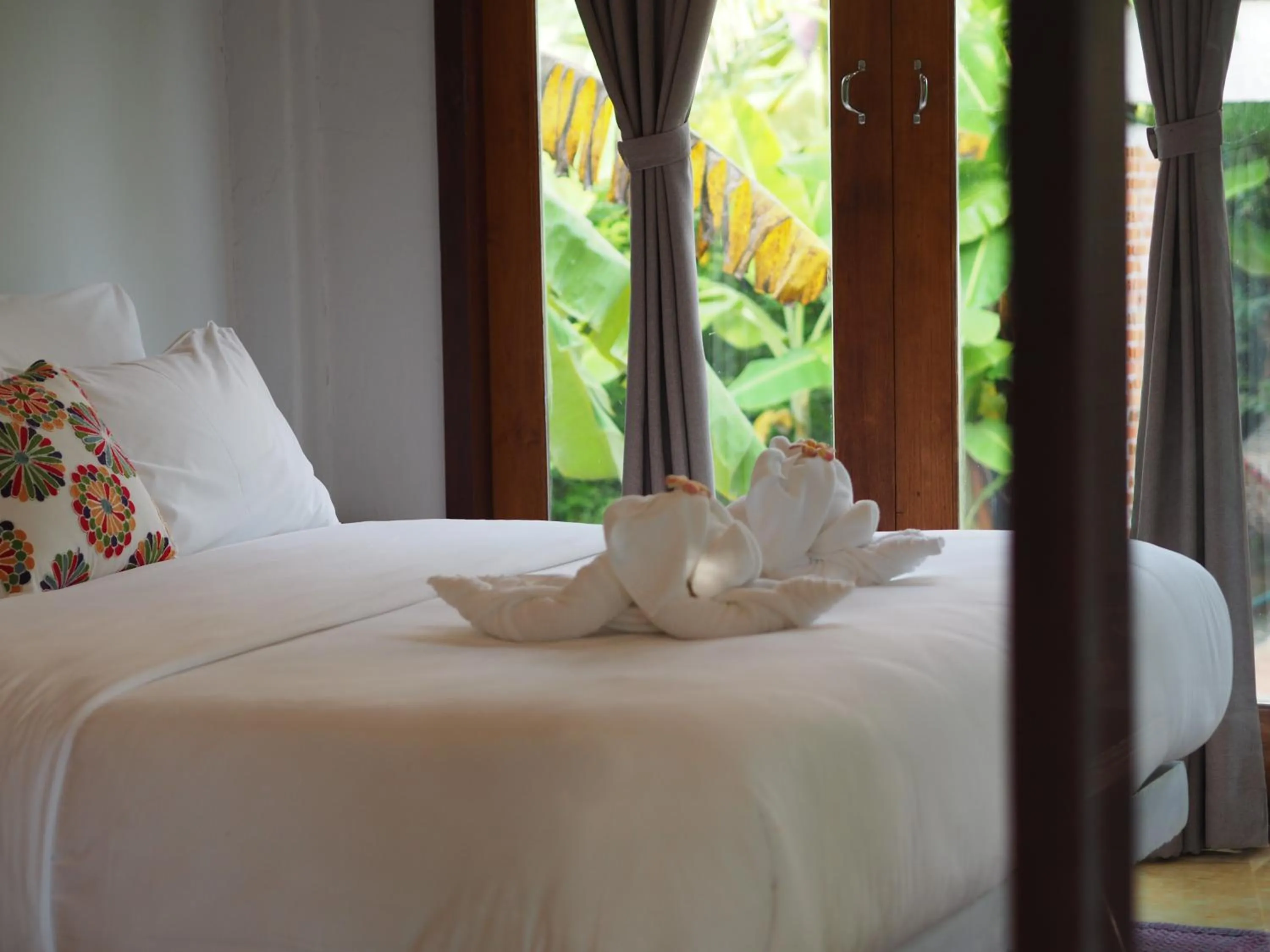 Bed in BaanSuk Sukhothai Resort