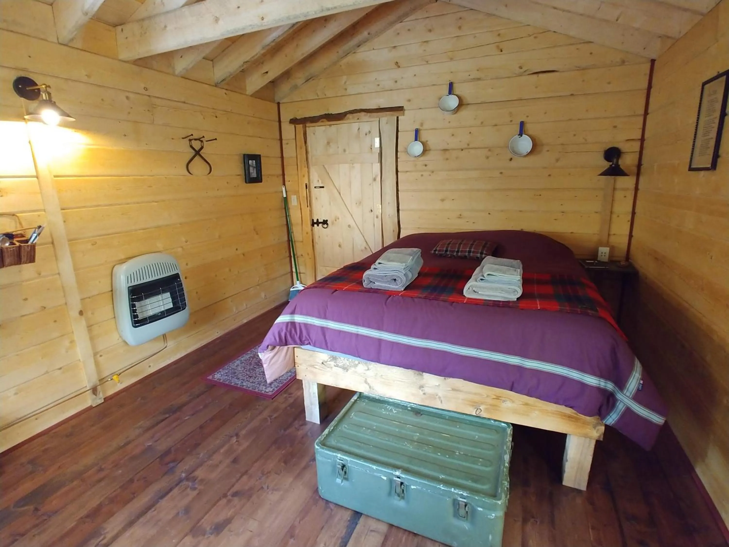 Bed in Blackburn Cabins - McCarthy, Alaska