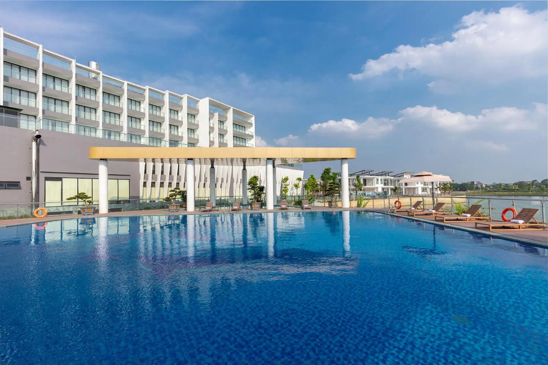 Swimming pool in DIC Star Hotels & Resorts Vinh Phuc