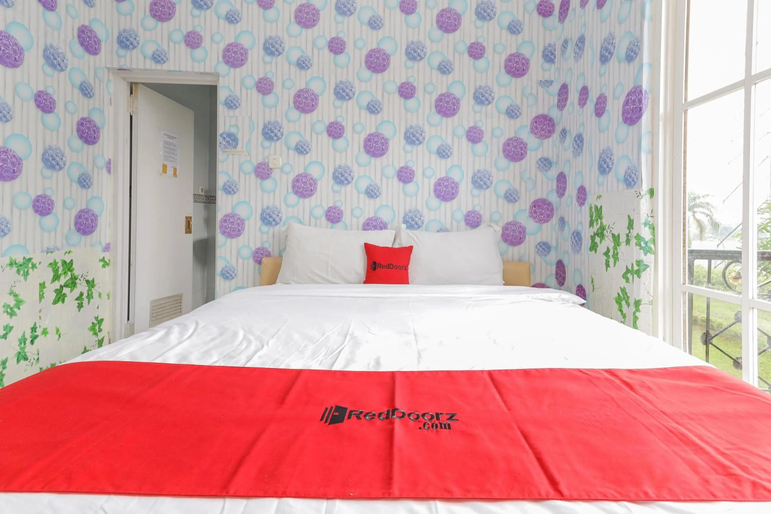 Bedroom, Bed in RedDoorz at Villa Puncak Tidar