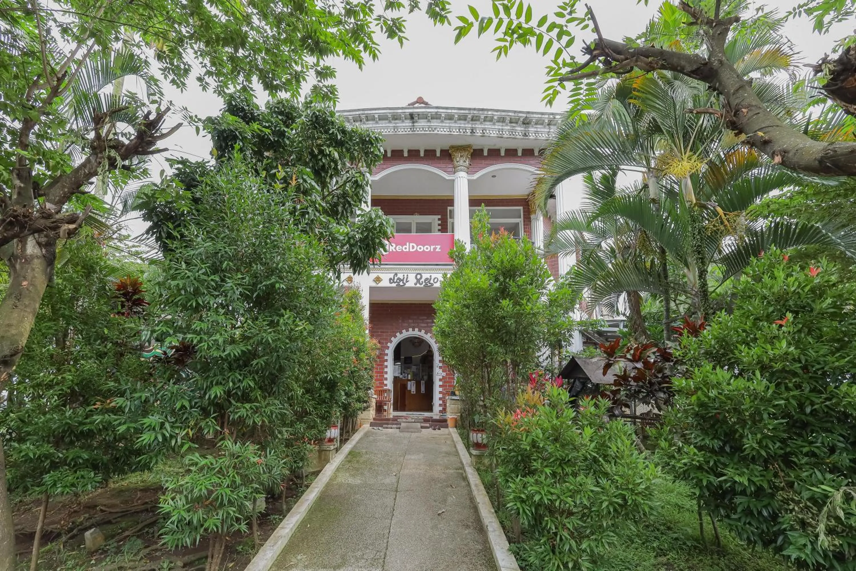 Property building in RedDoorz at Villa Puncak Tidar