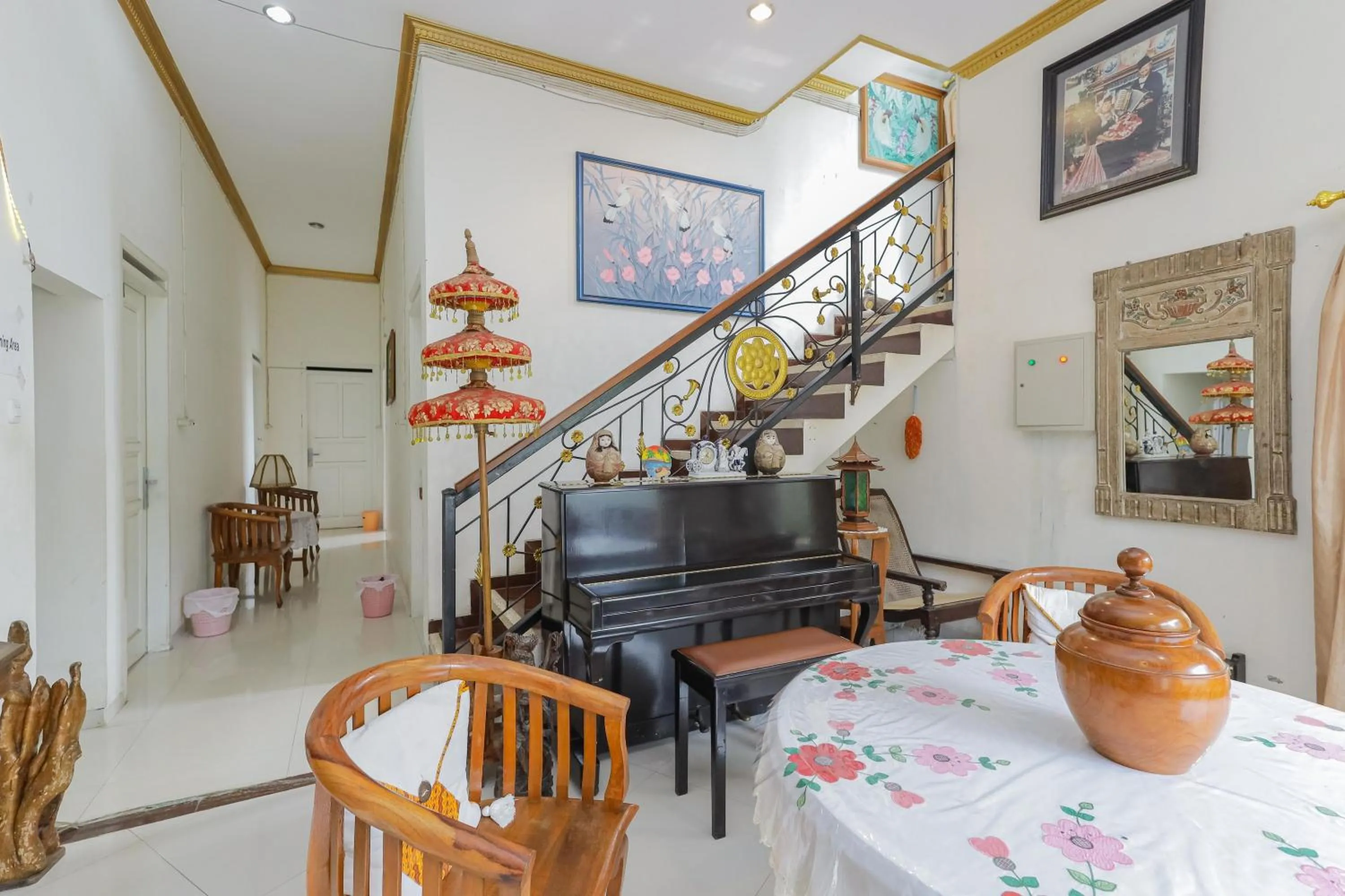 Living room, Lobby/Reception in RedDoorz at Villa Puncak Tidar