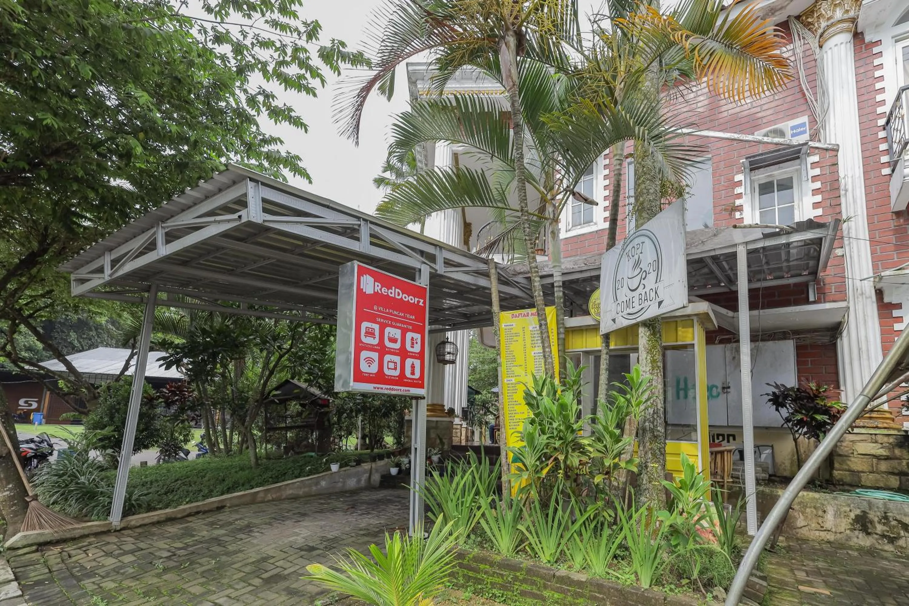 Property building in RedDoorz at Villa Puncak Tidar