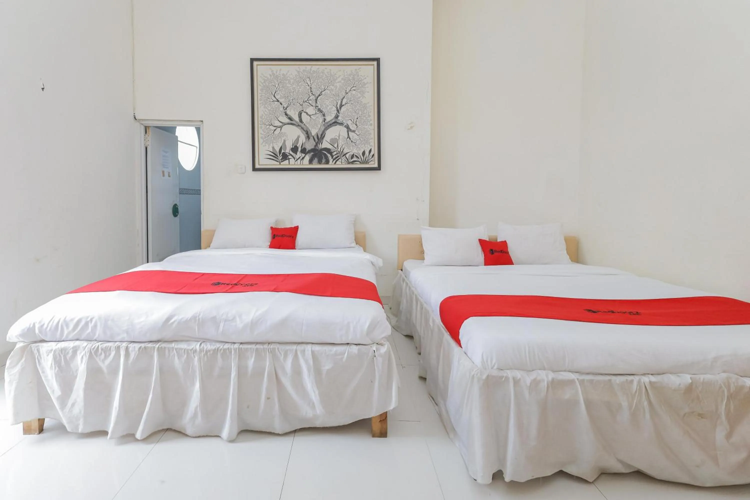 Bedroom, Bed in RedDoorz at Villa Puncak Tidar