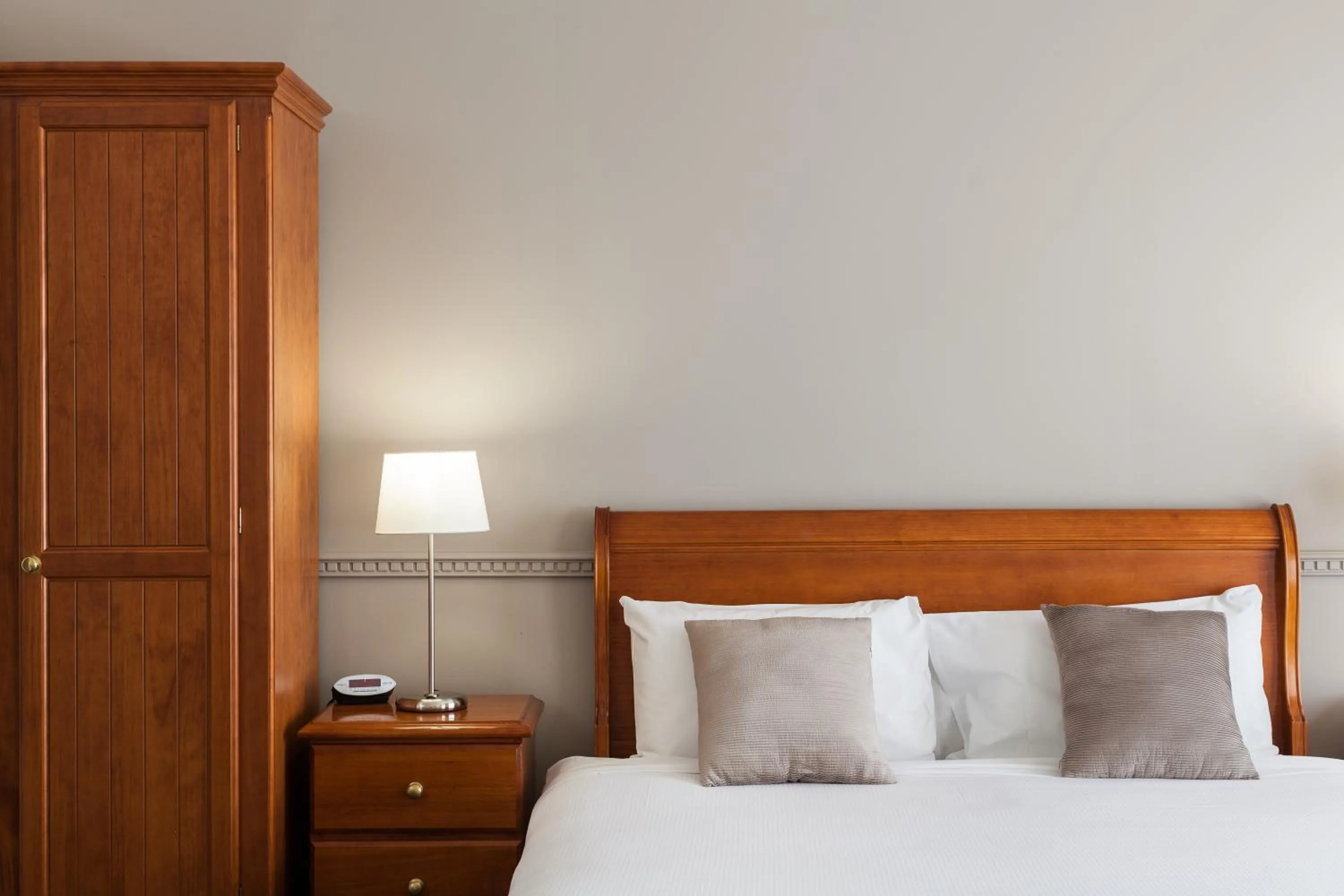 Bedroom, Bed in Majestic Tynte Street Apartments