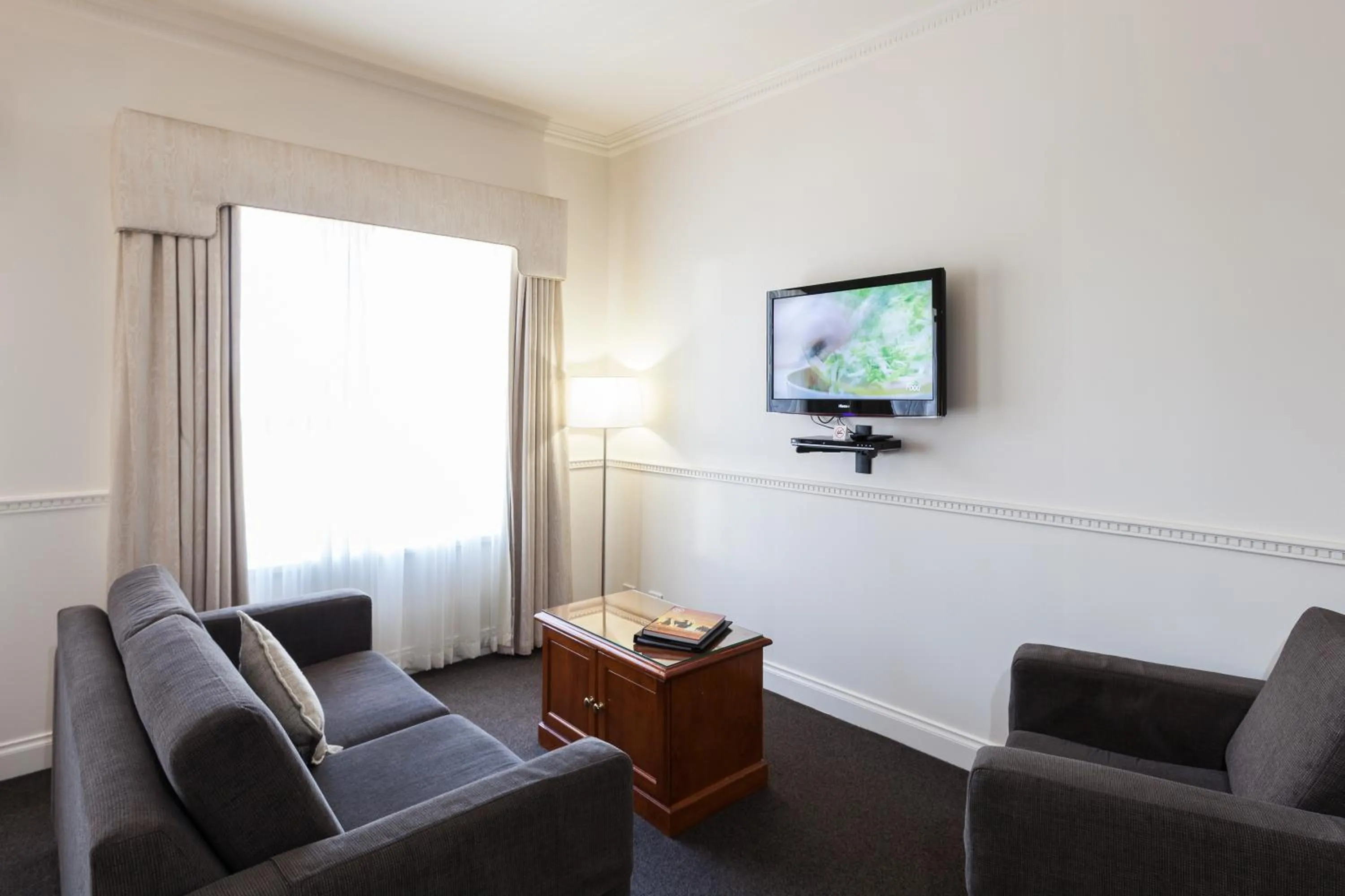 TV and multimedia in Majestic Tynte Street Apartments