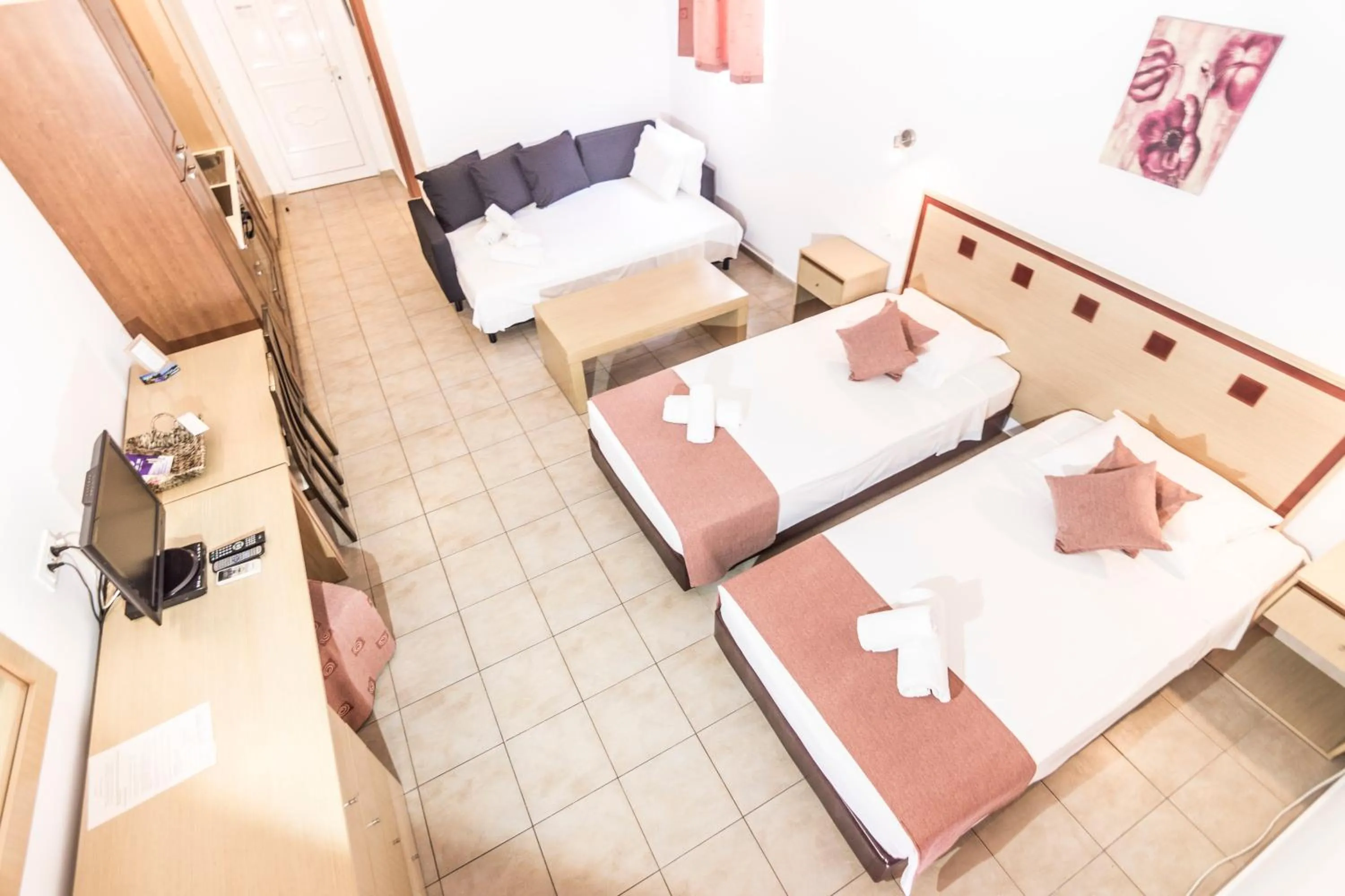 Photo of the whole room, Bed in Lindos Blue Sky