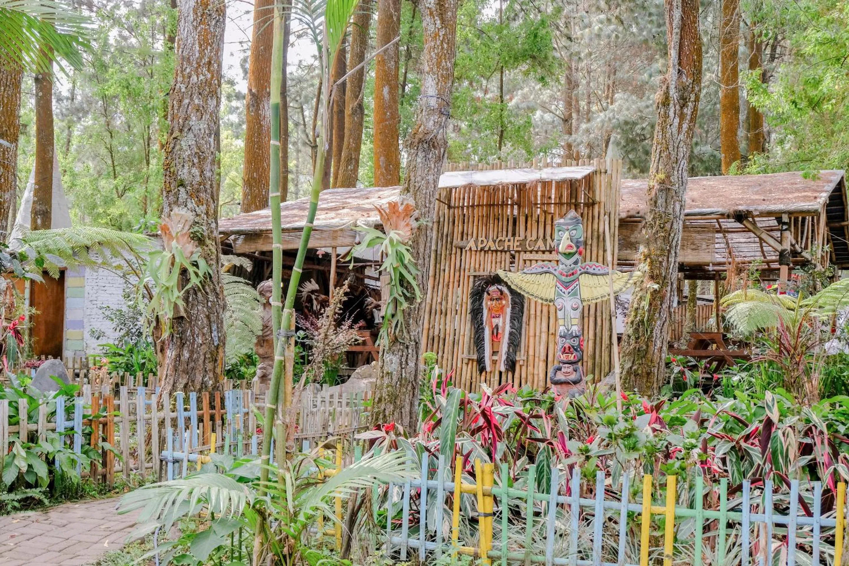 Property building in RedDoorz @ Apache Camp