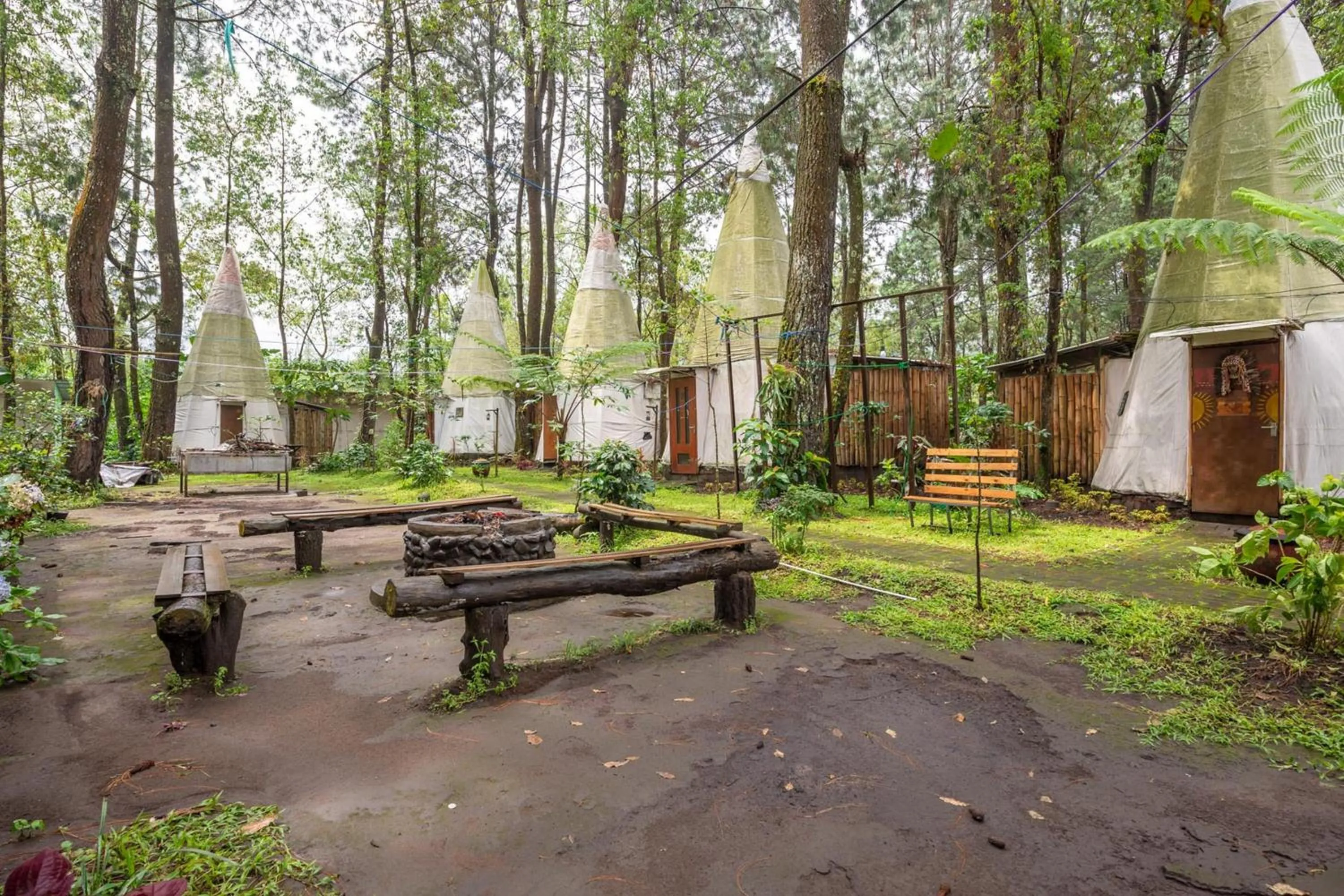 Property building in RedDoorz @ Apache Camp