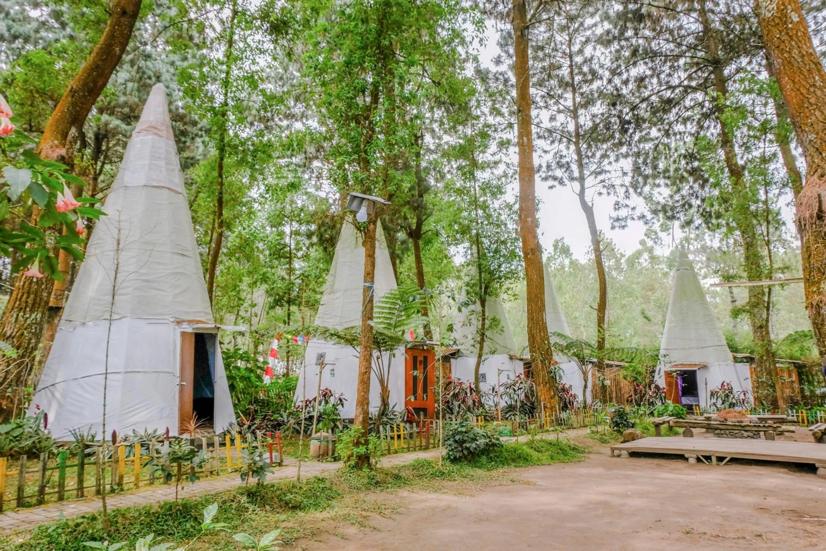 Property building in RedDoorz @ Apache Camp