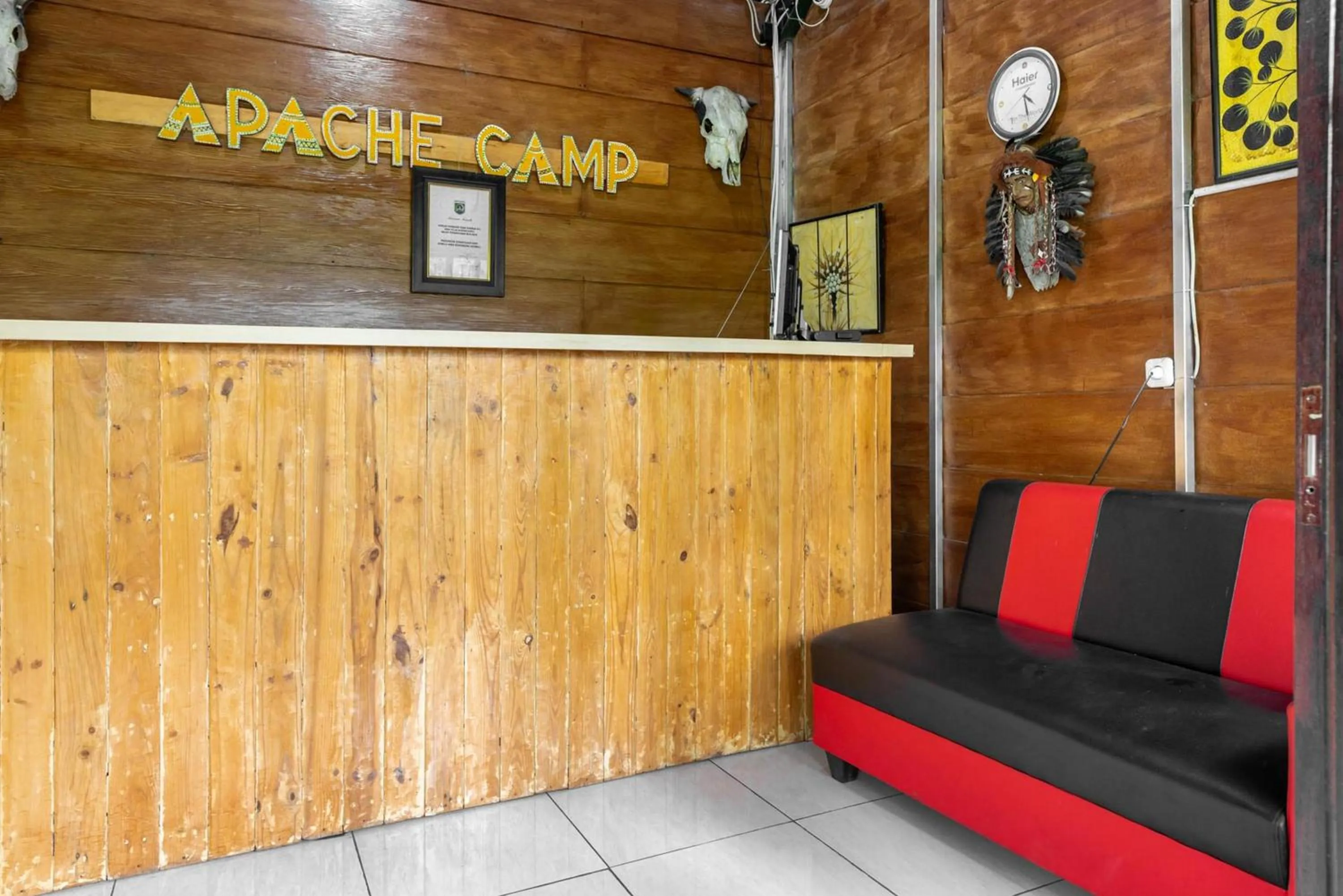 Lobby or reception in RedDoorz @ Apache Camp