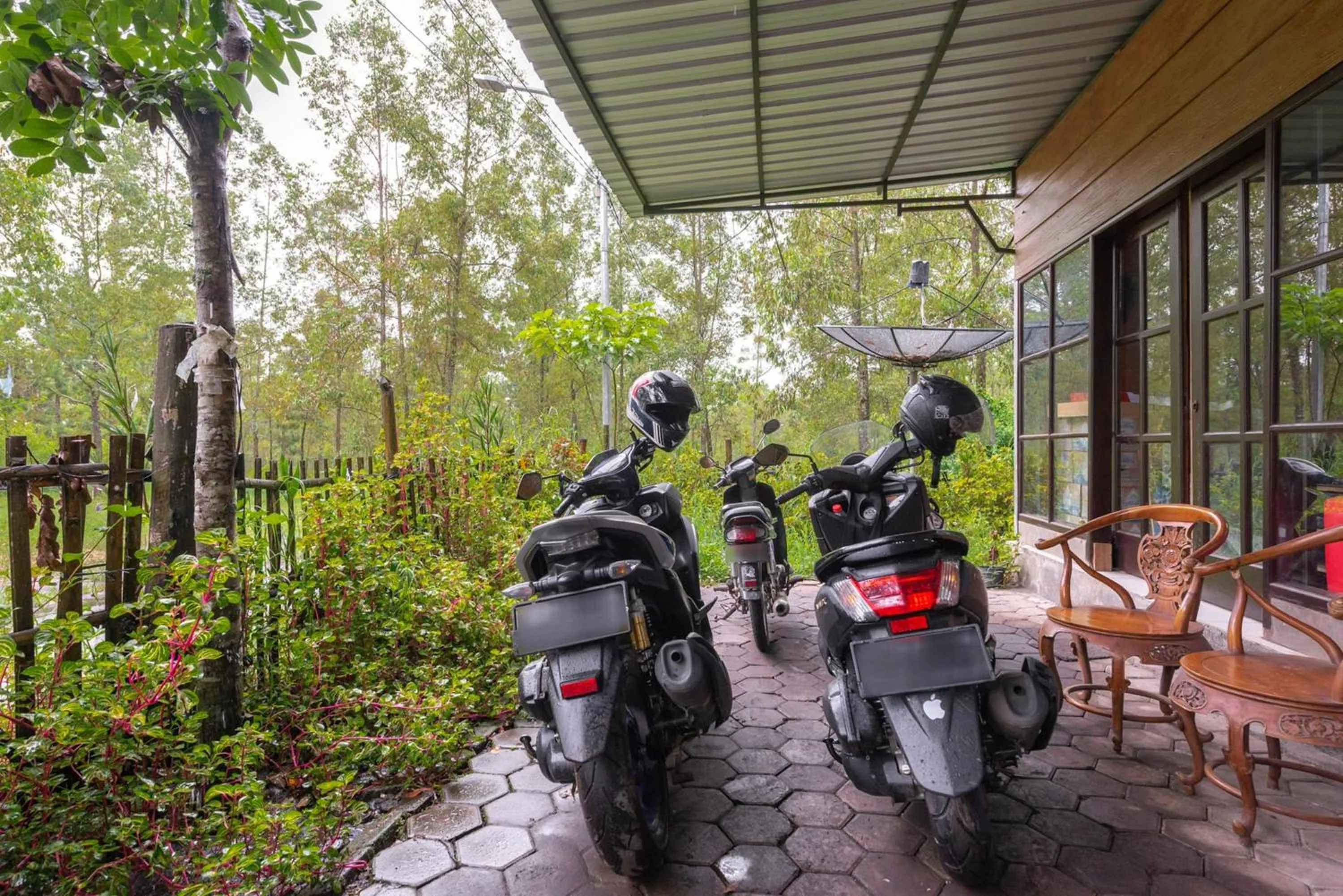 Parking in RedDoorz @ Apache Camp