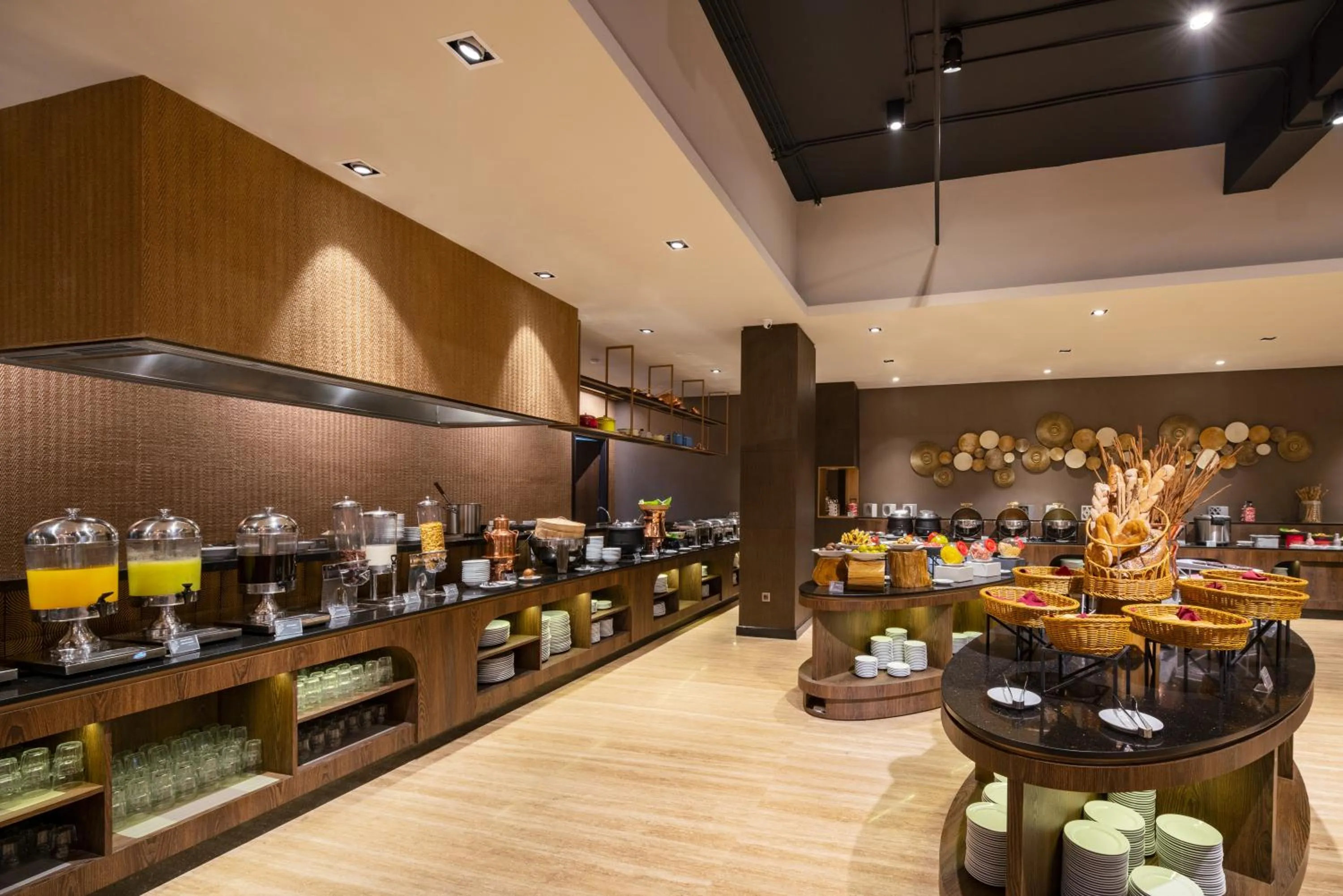 Restaurant/places to eat in Luminor Hotel Jakarta Kota By WH