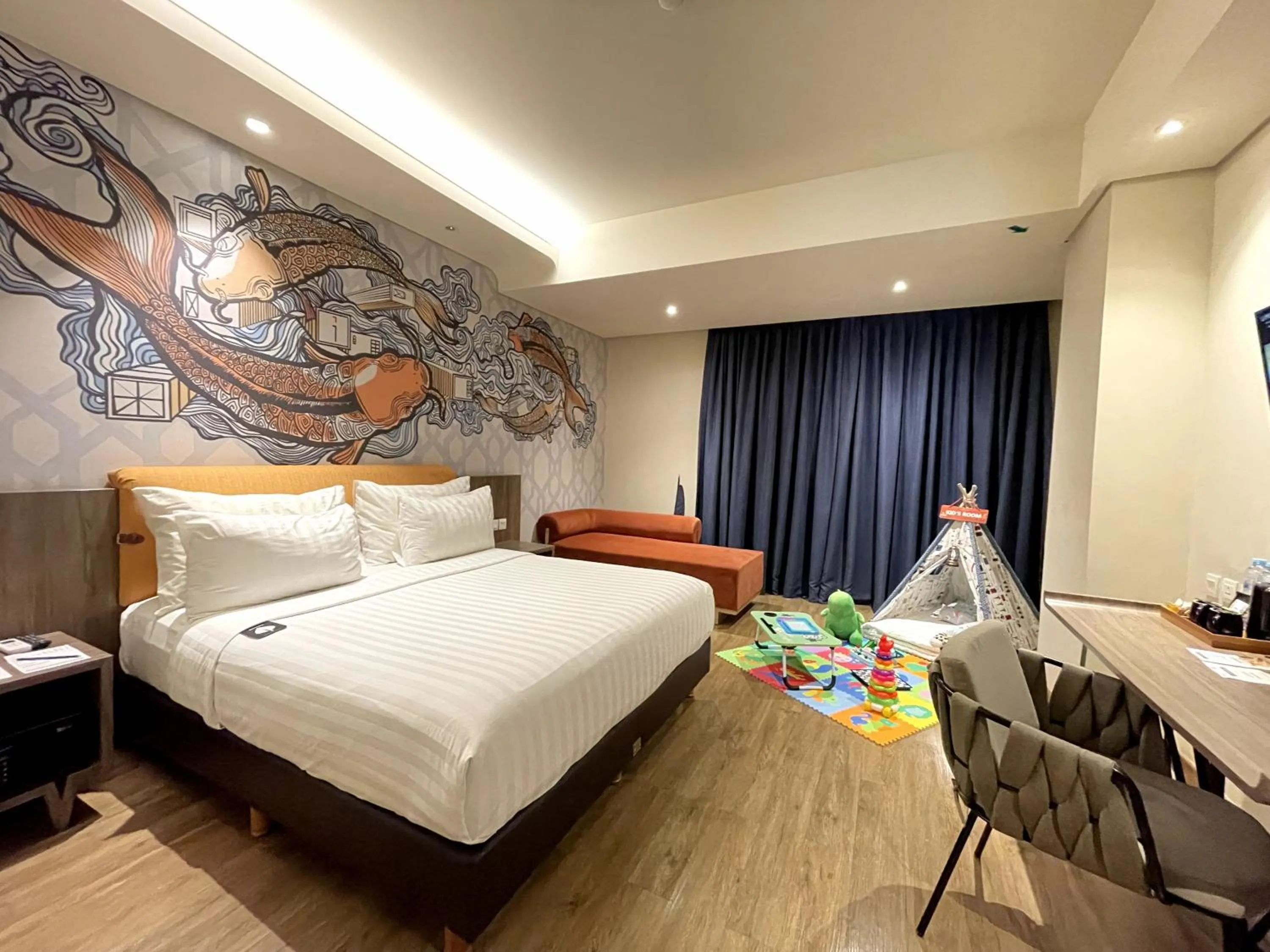 Bedroom, Bed in Luminor Hotel Jakarta Kota By WH