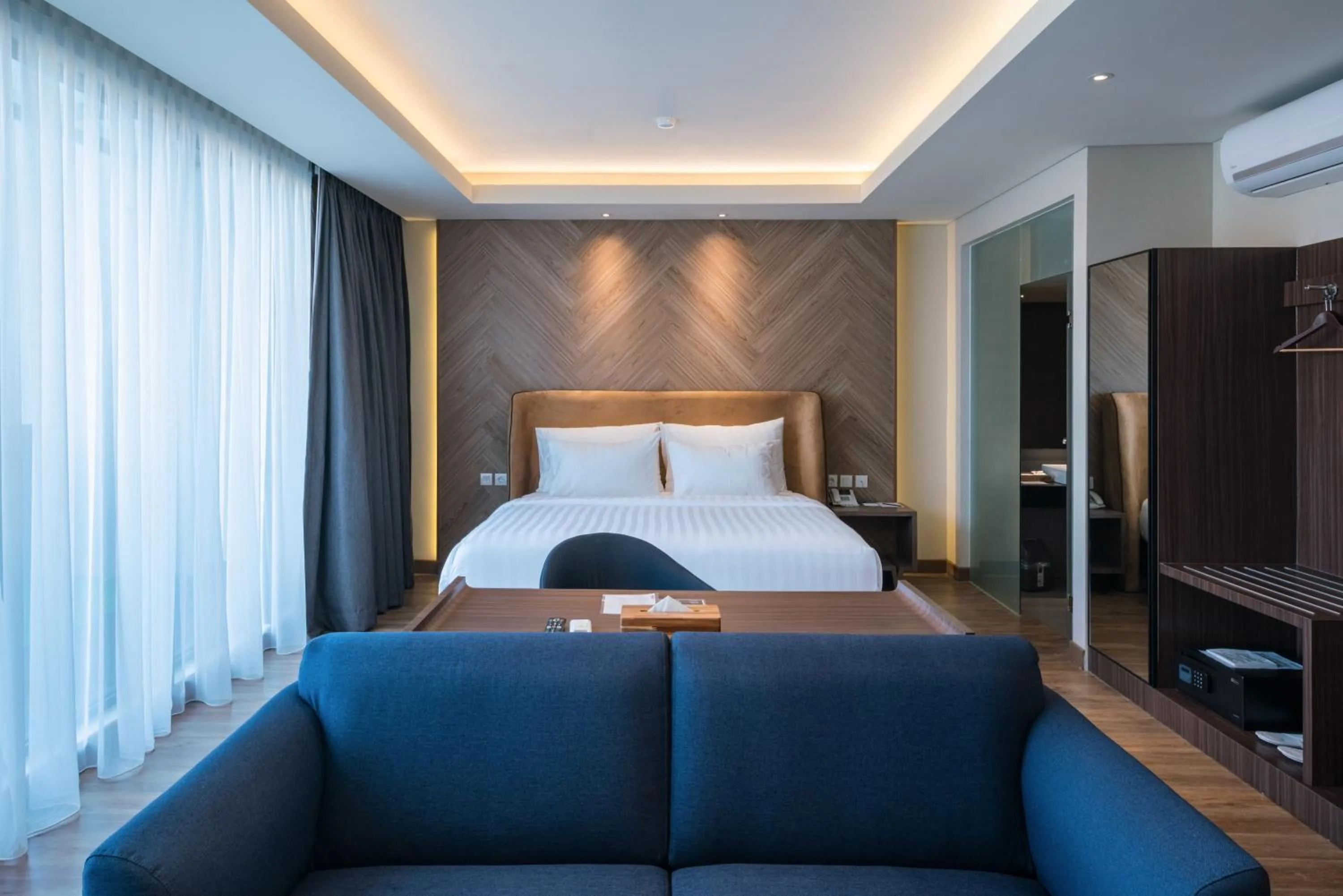 Living room, Bed in Luminor Hotel Jakarta Kota By WH