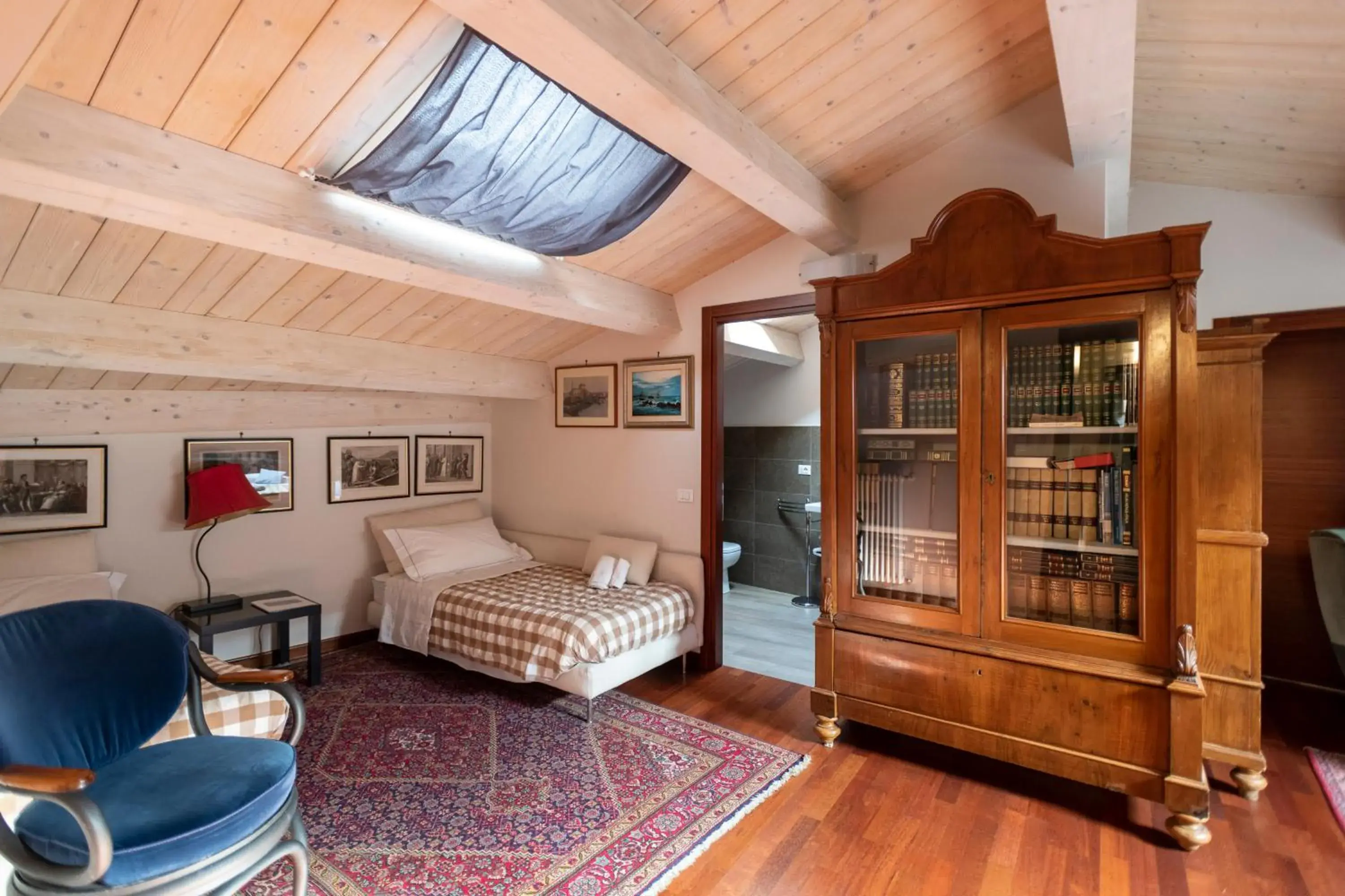 Family Room with Shower in Al Battistero Luxury Suite Family Room with Shower in Al Battistero Luxury Suite