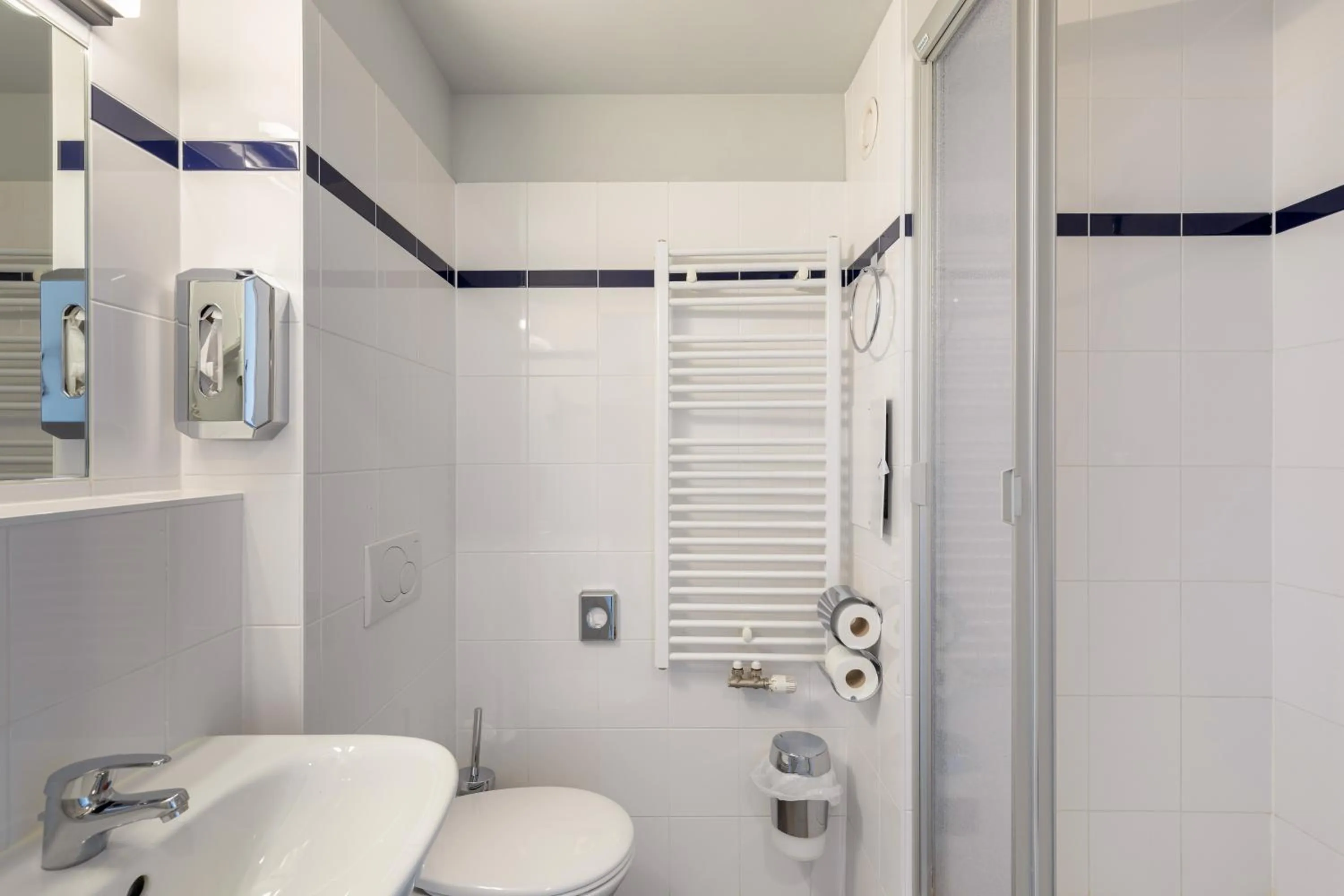 Toilet in a&o Wien Hauptbahnhof