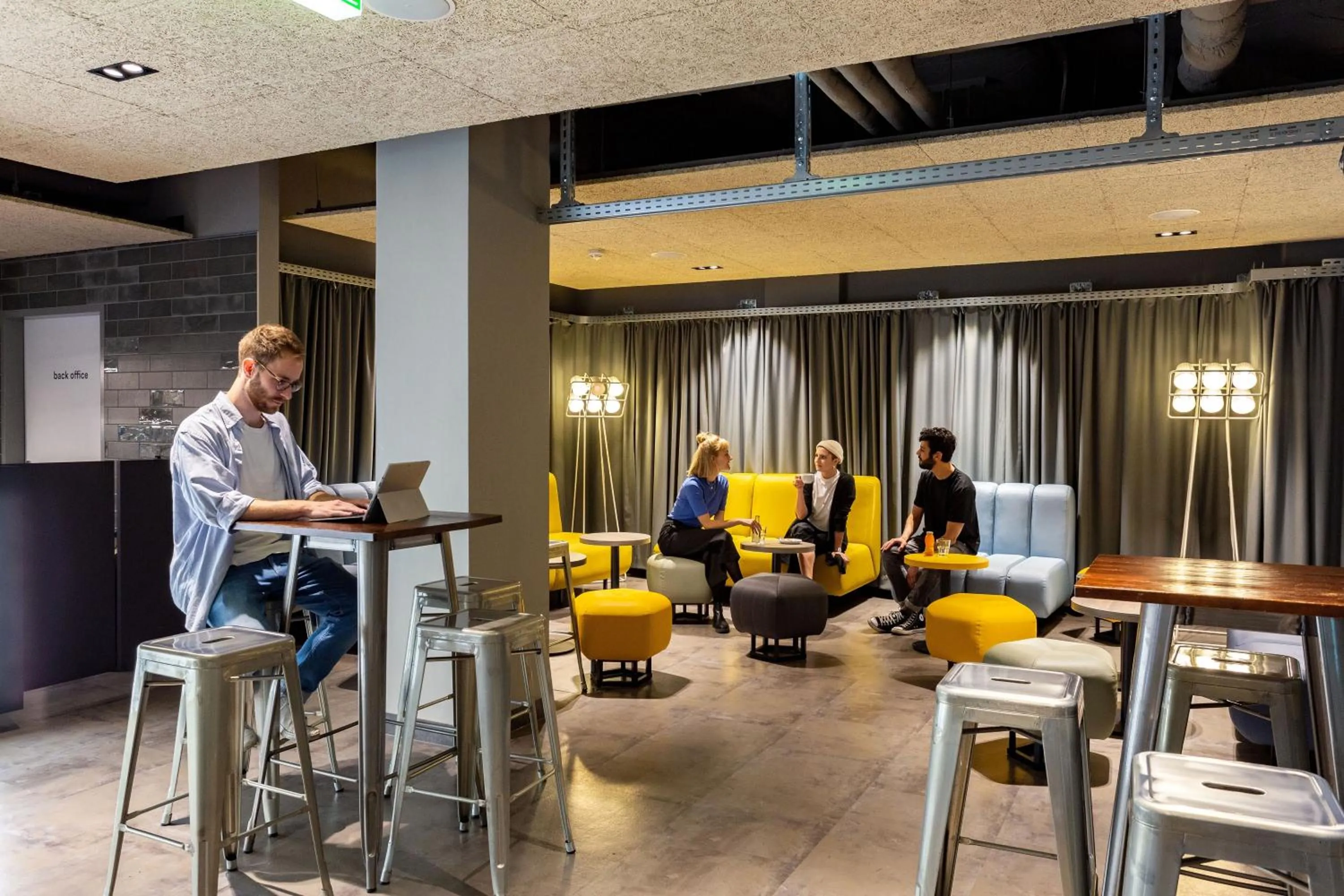 Lounge or bar in a&o Wien Hauptbahnhof