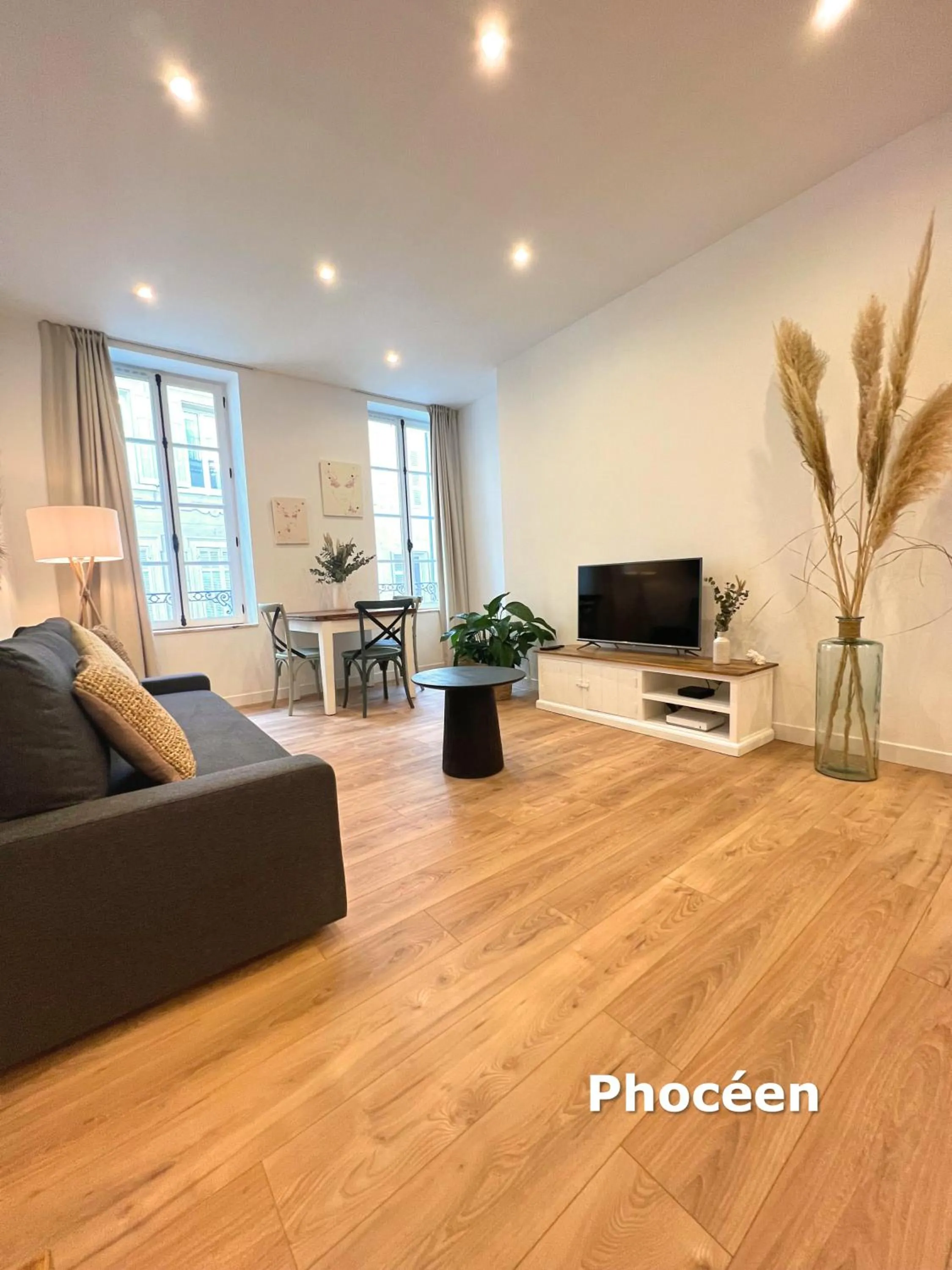 Photo of the whole room in Les Appartements du Vieux Port