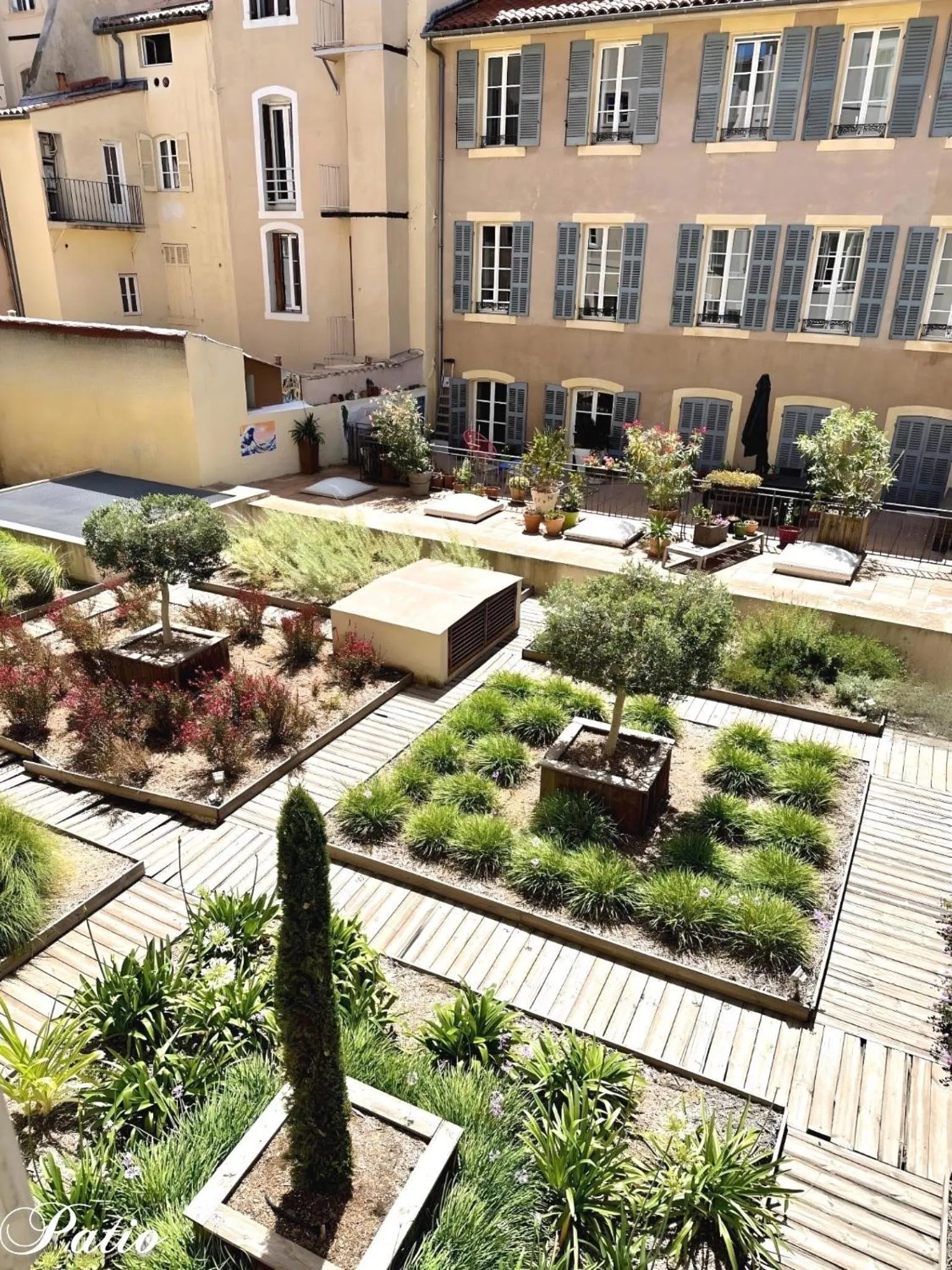 Garden view in Les Appartements du Vieux Port