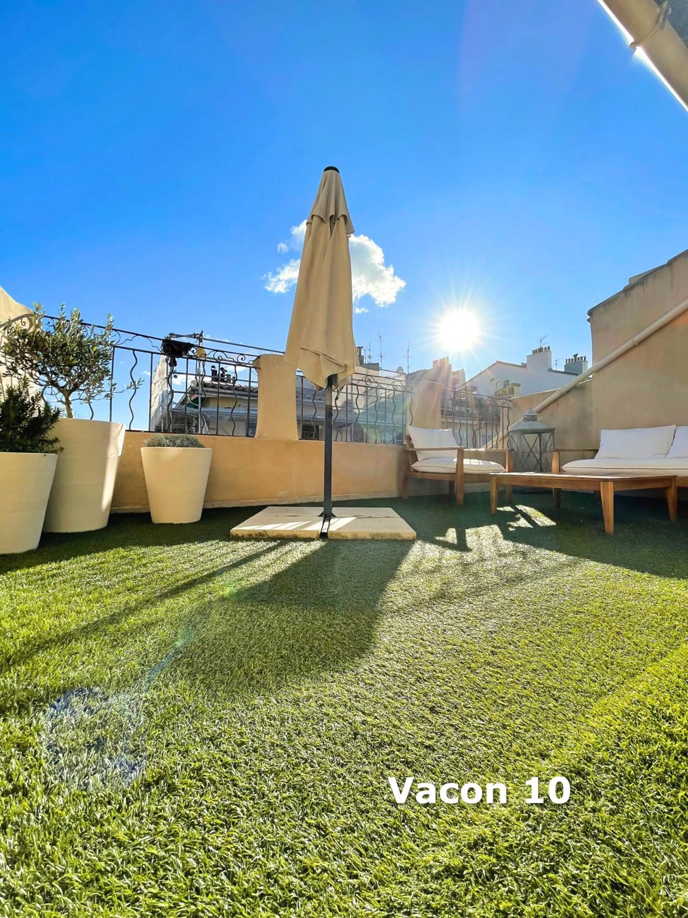Patio in Les Appartements du Vieux Port
