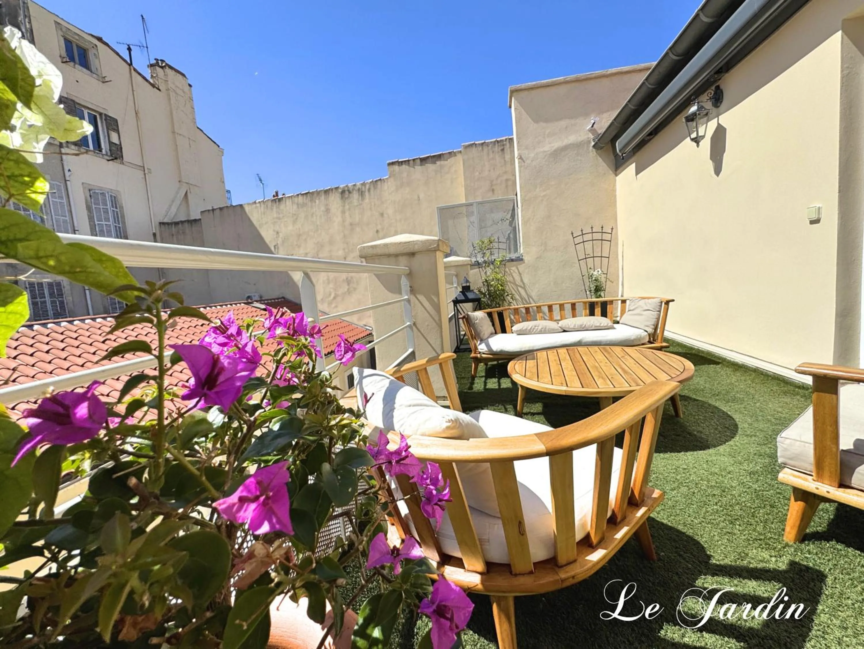Patio in Les Appartements du Vieux Port