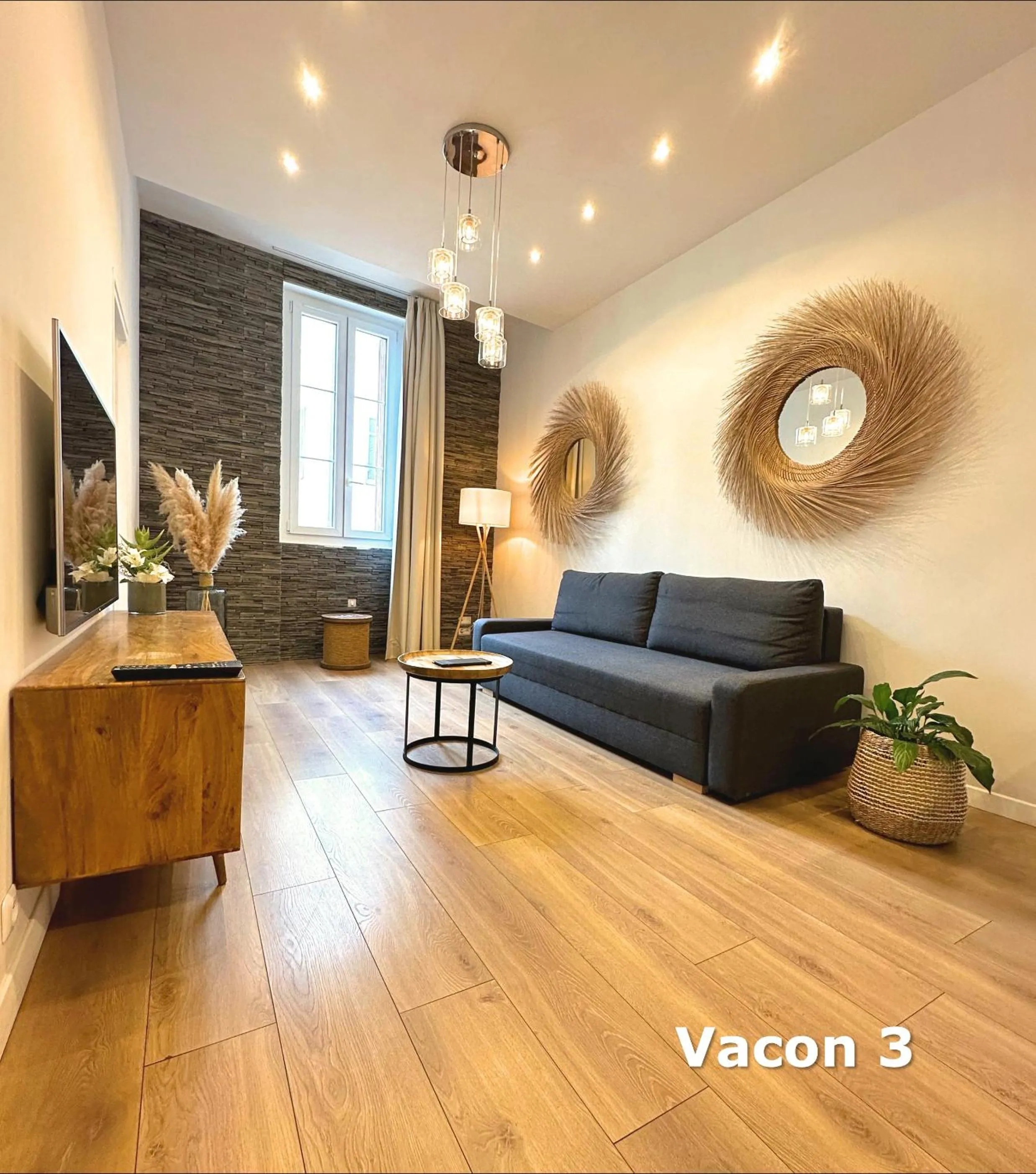 Photo of the whole room in Les Appartements du Vieux Port