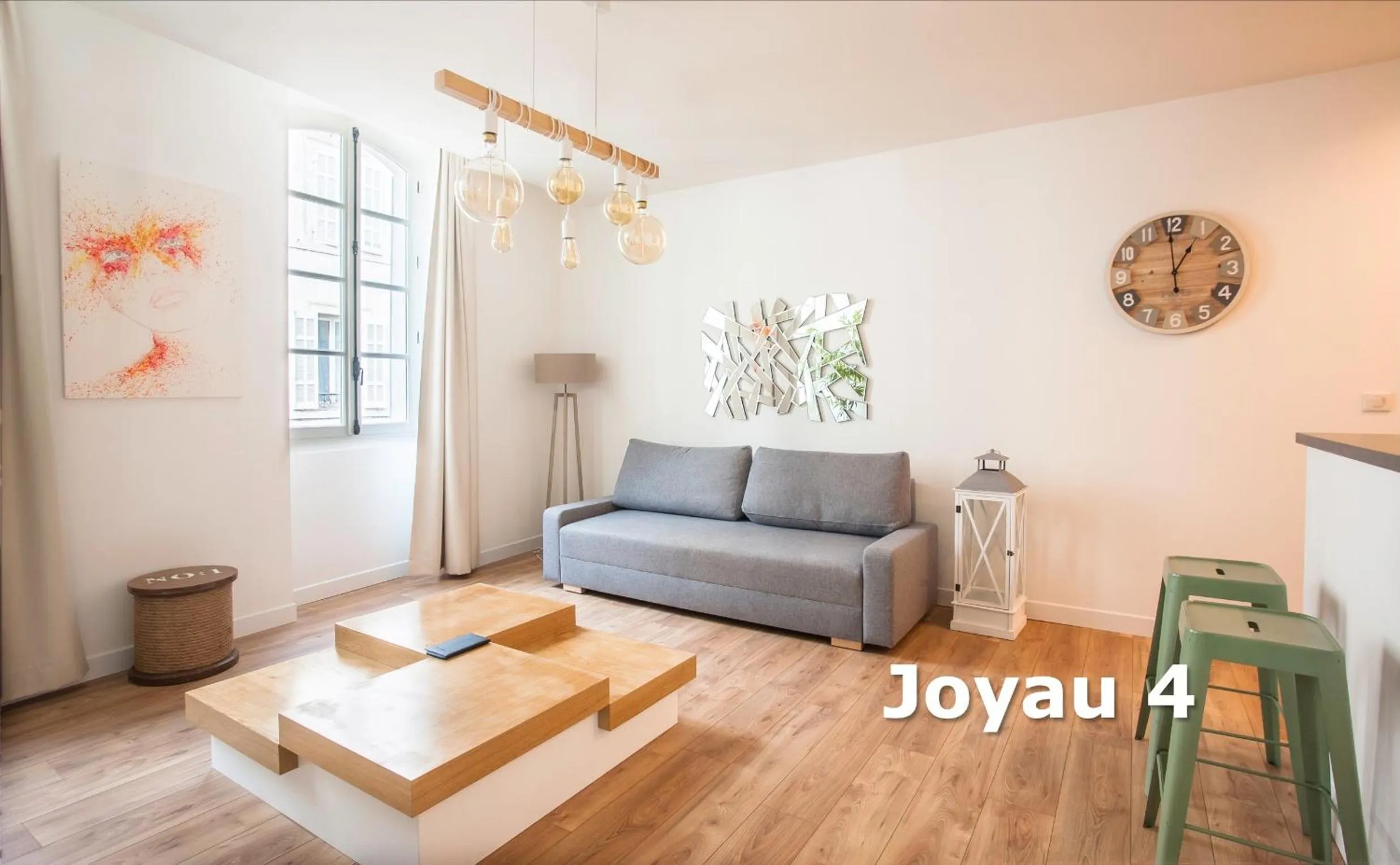 Photo of the whole room in Les Appartements du Vieux Port