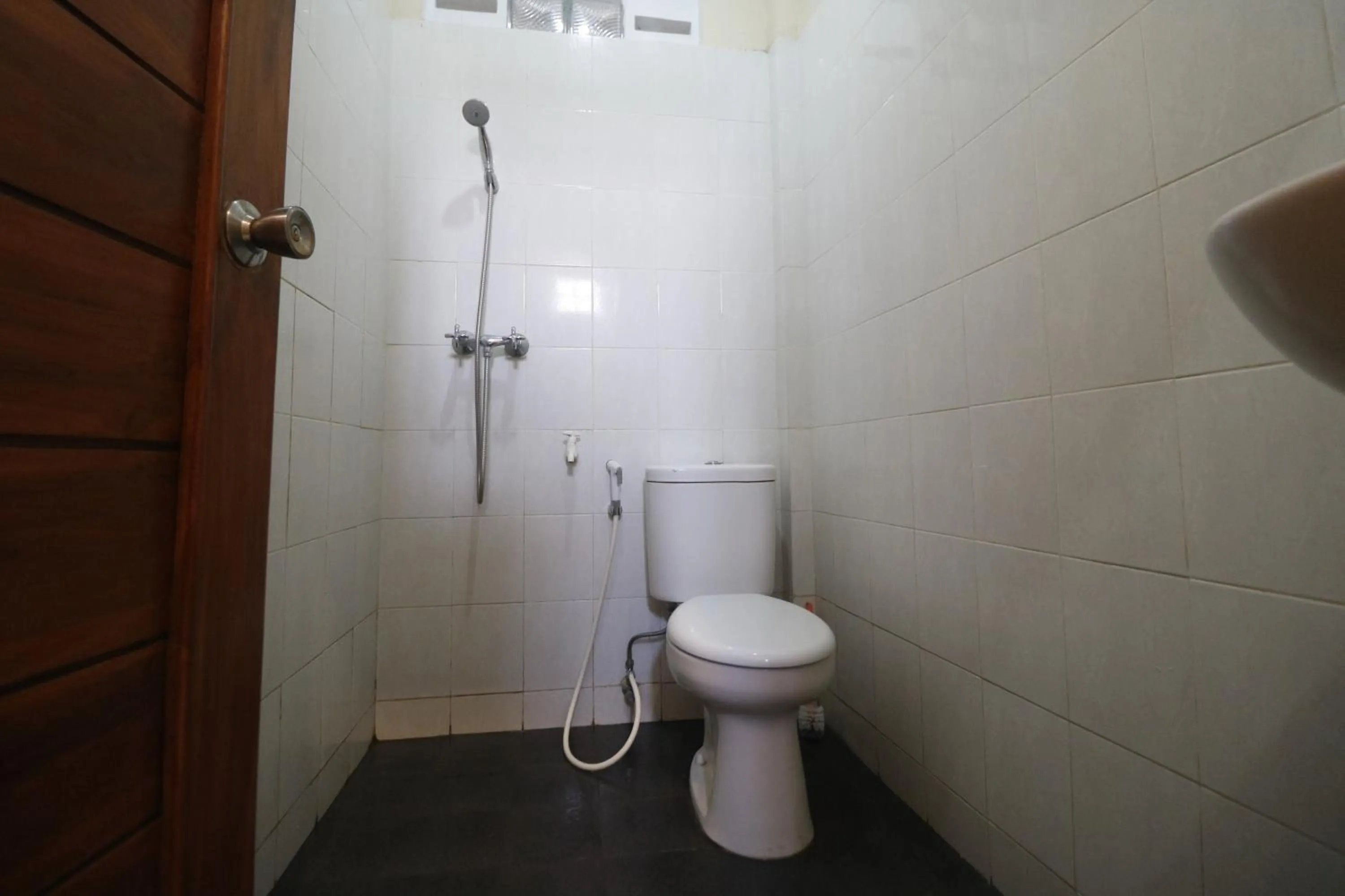 Bathroom in RedDoorz Plus @ Jalan Parangtritis 2