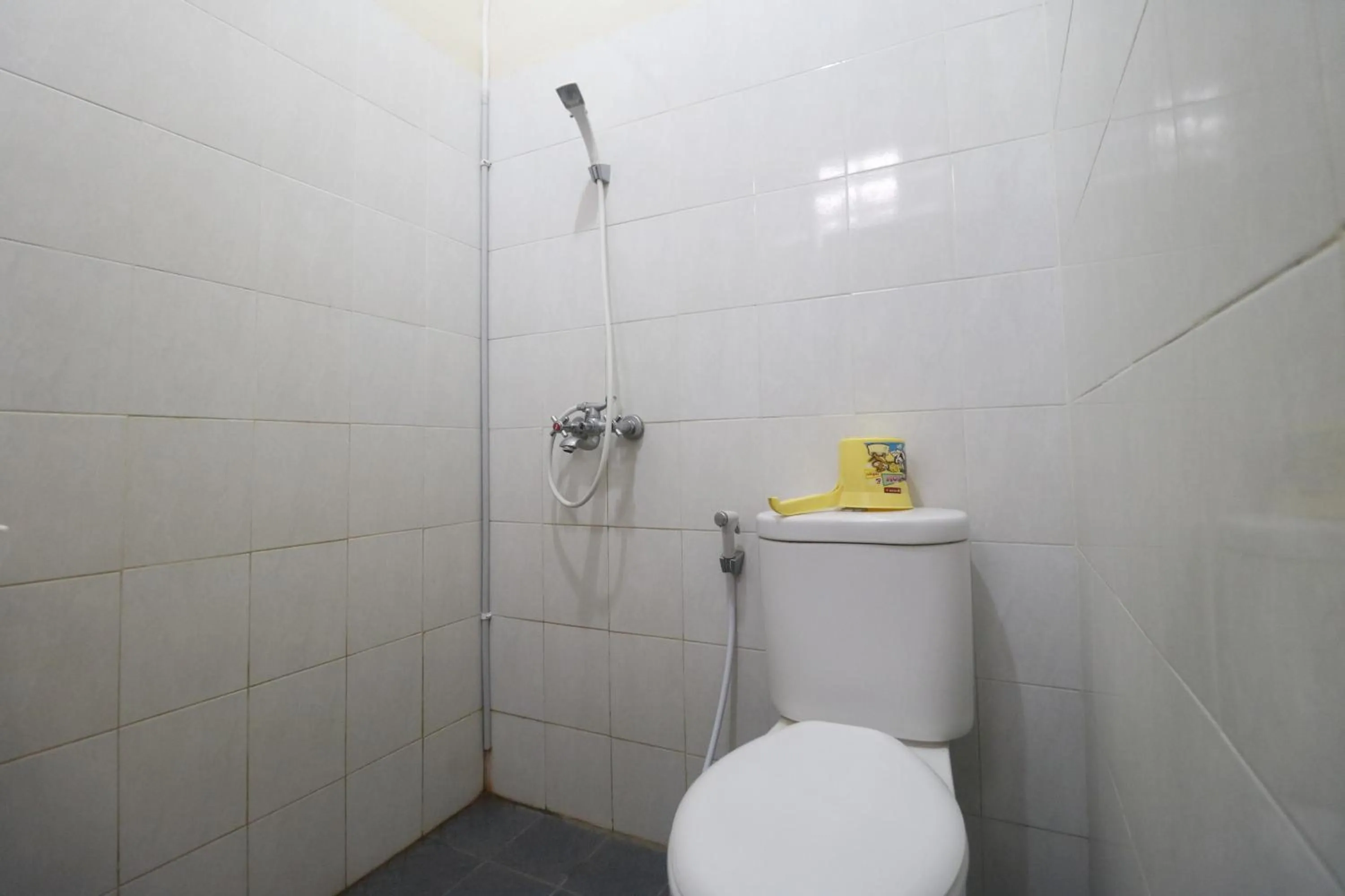 Bathroom in RedDoorz Plus @ Jalan Parangtritis 2