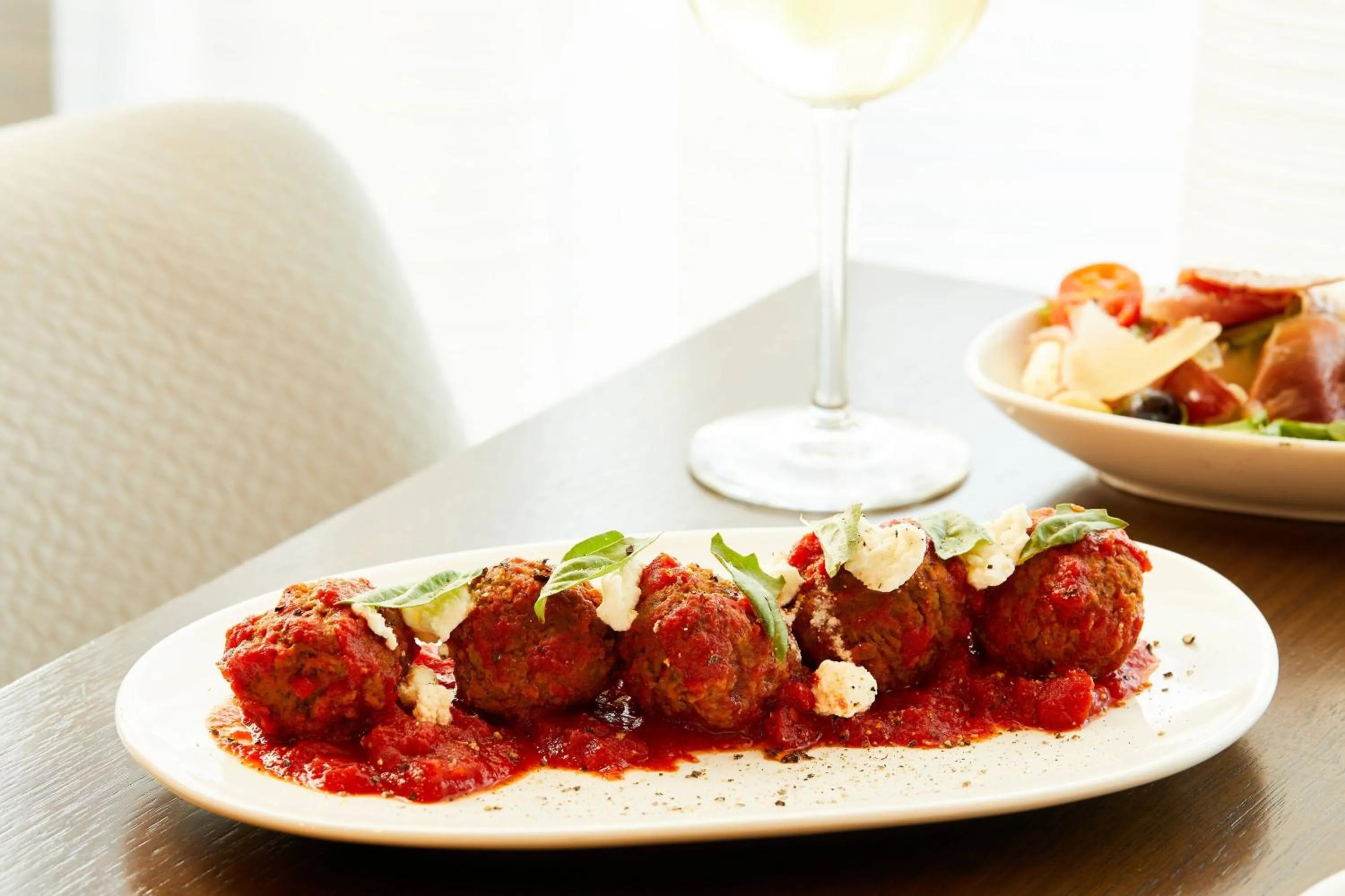 Lounge or bar in AC Hotel by Marriott Huntsville Downtown