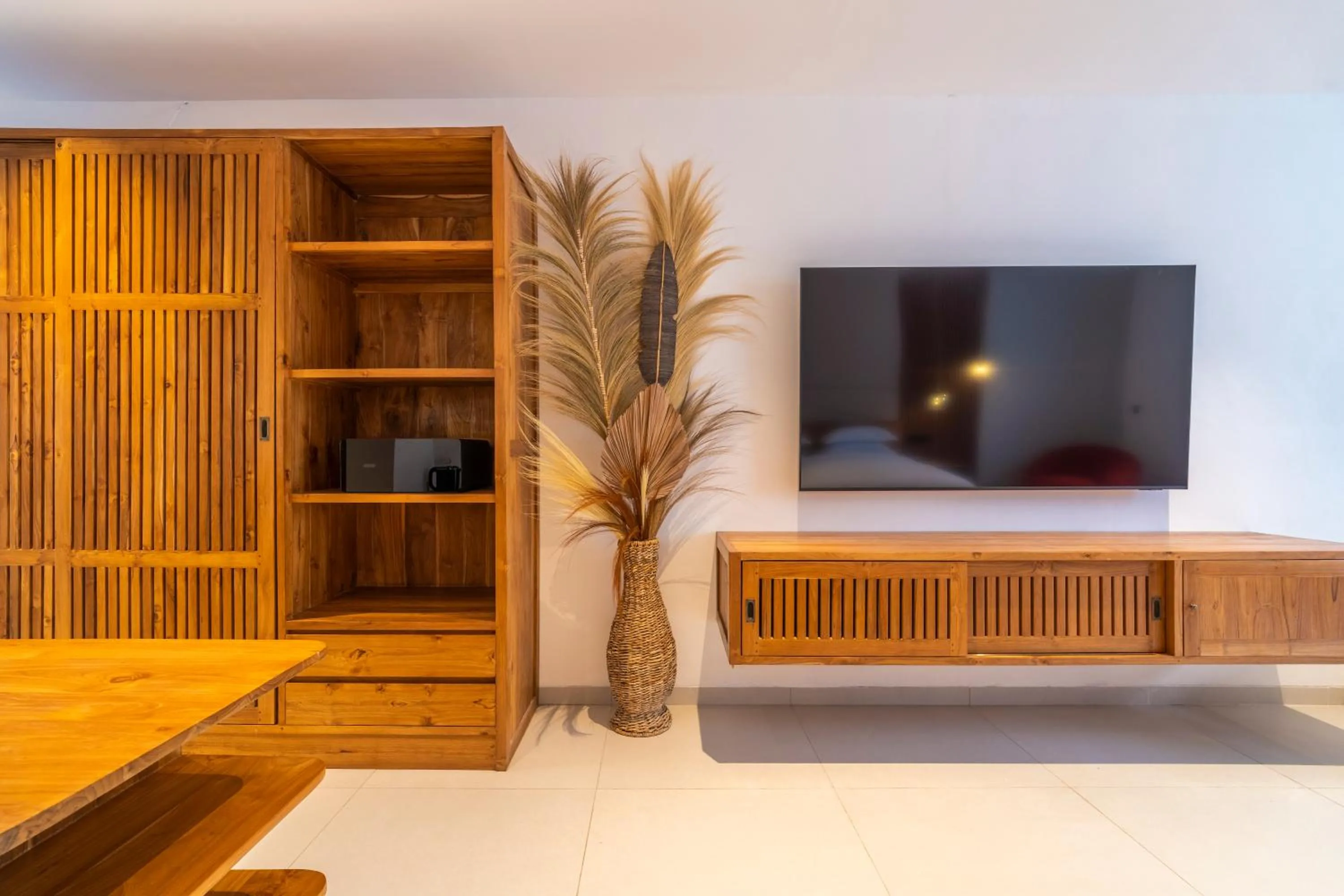 TV and multimedia in Jago Gili Air