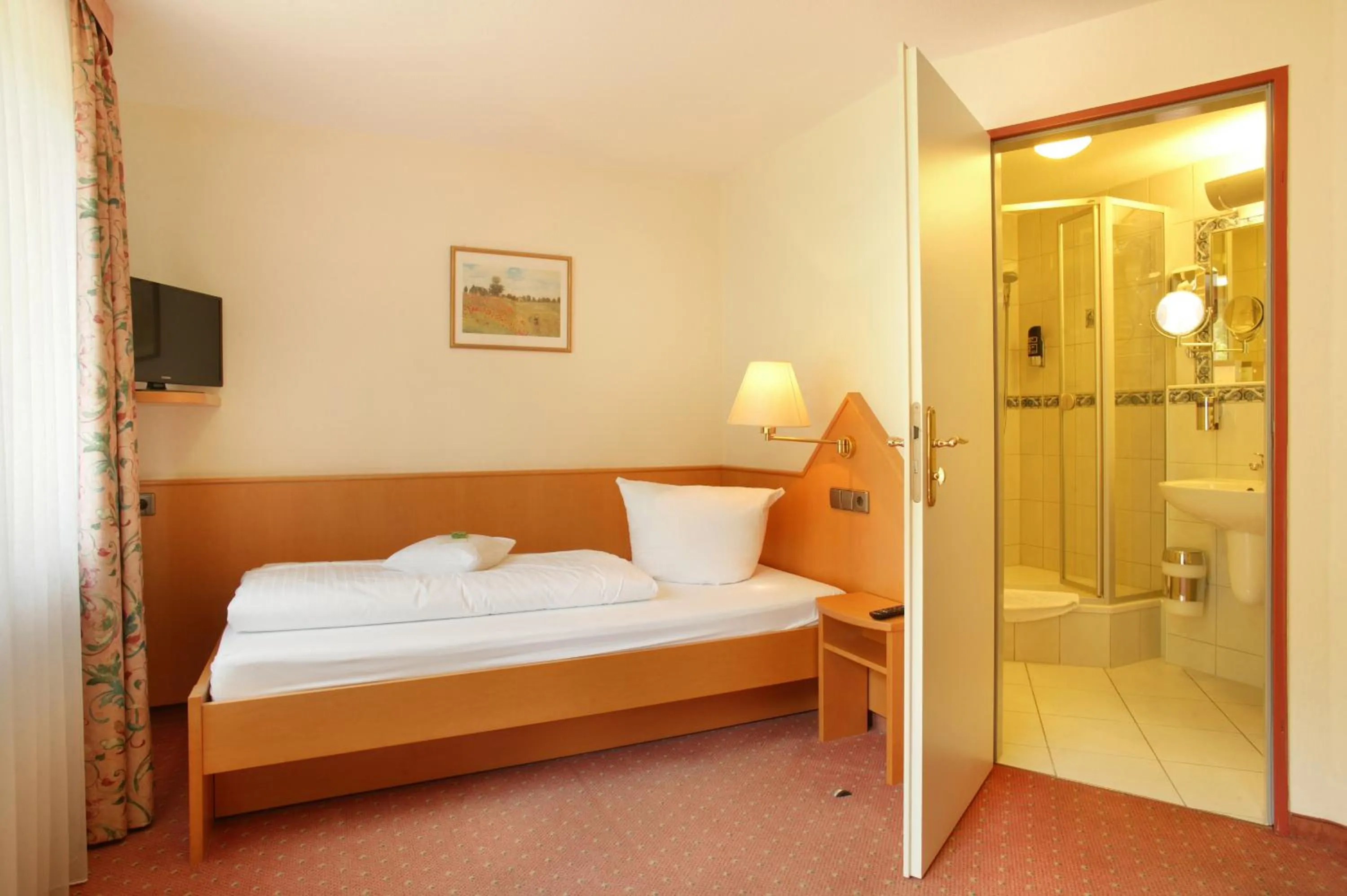 Photo of the whole room, Bed in Hotel Ochsen