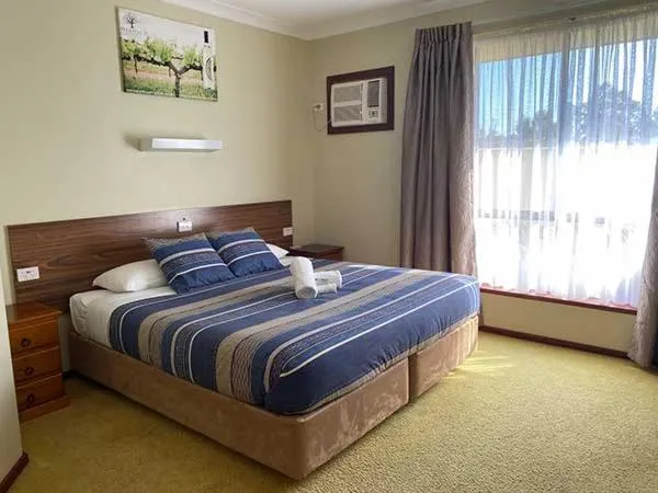 Bed in Donnybrook Motel