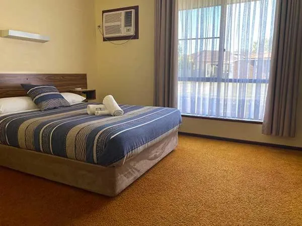 Bed in Donnybrook Motel