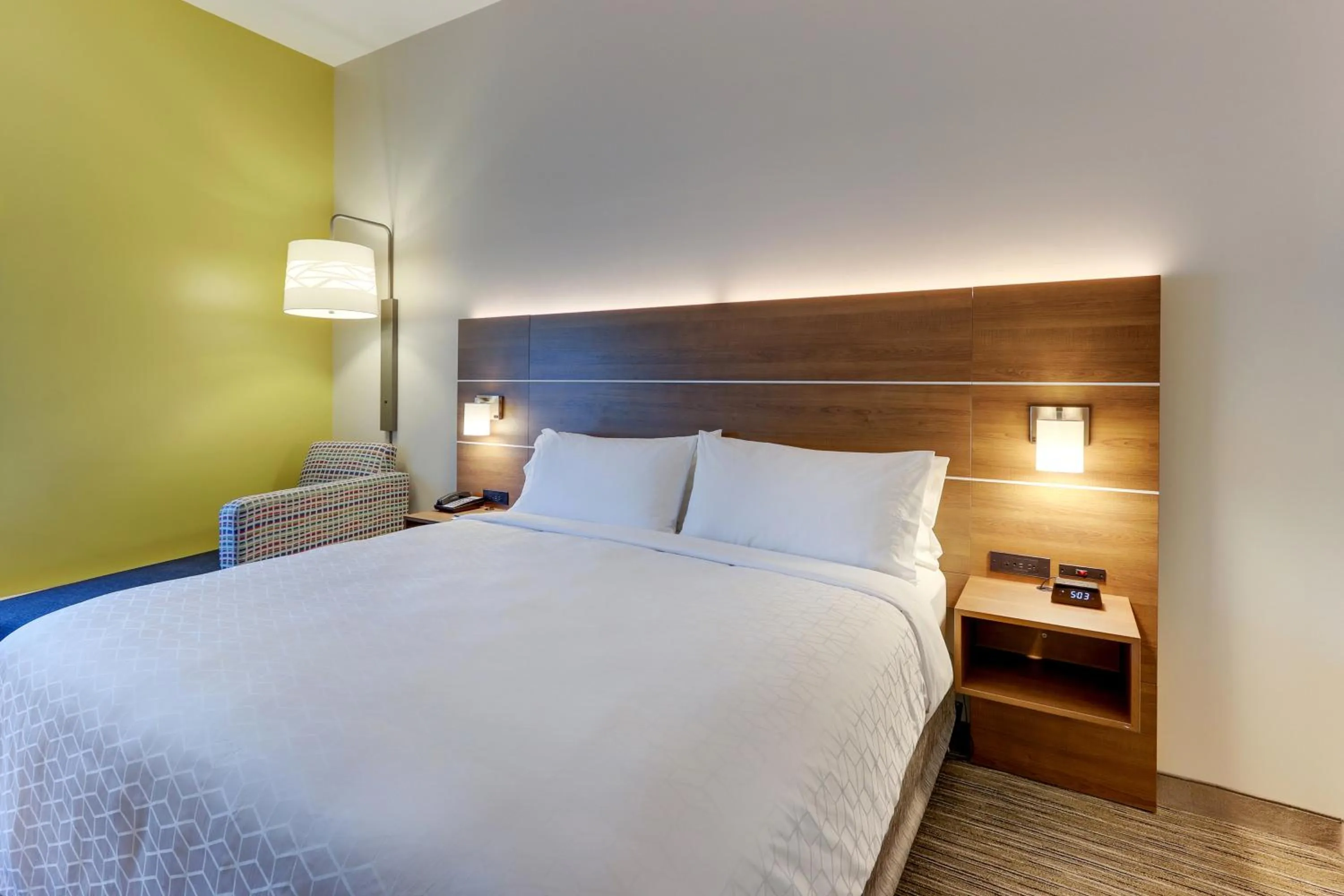 Bed in Holiday Inn Express & Suites - Saugerties - Hudson Valley by IHG