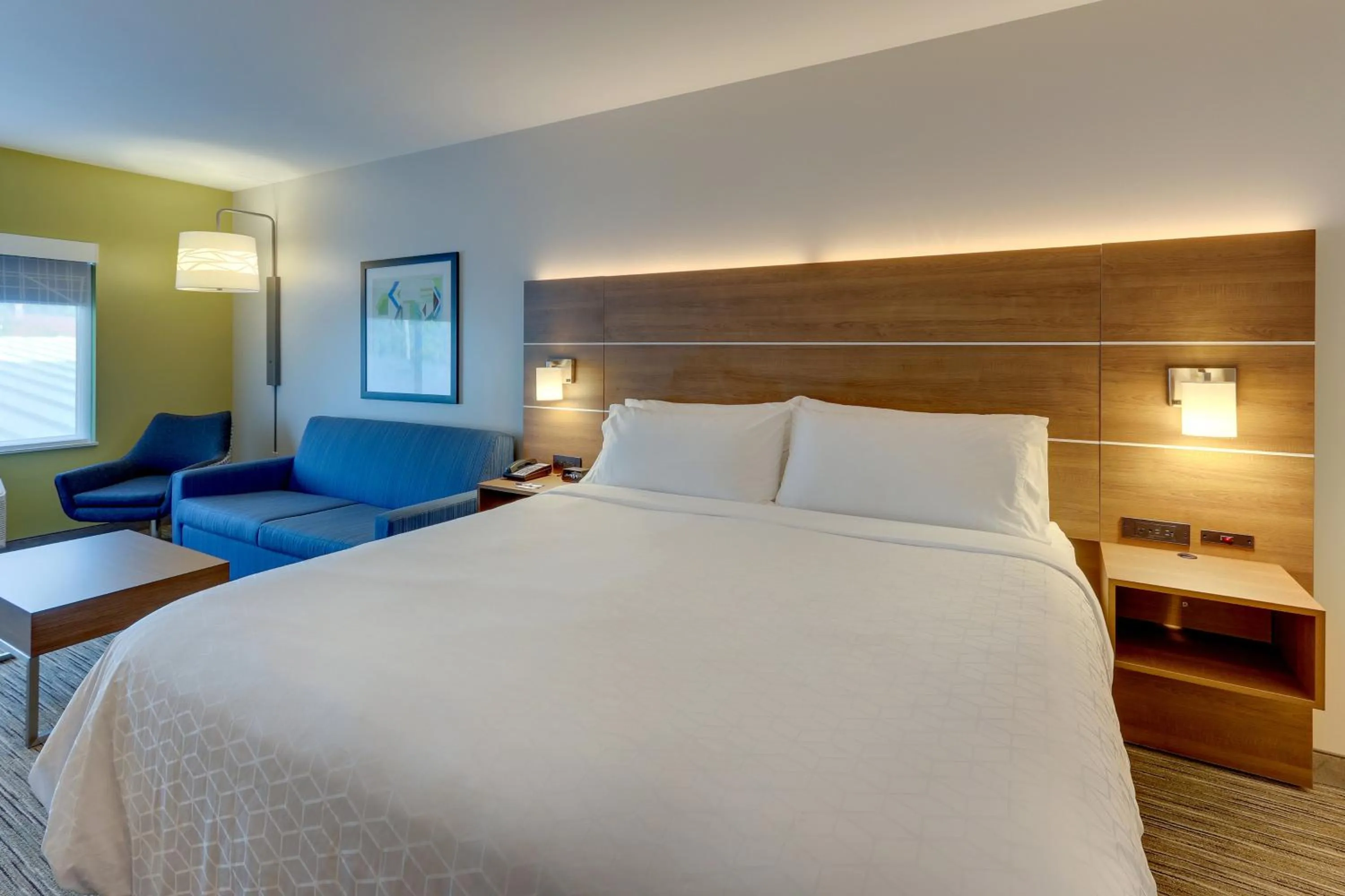 Photo of the whole room, Bed in Holiday Inn Express & Suites - Saugerties - Hudson Valley by IHG