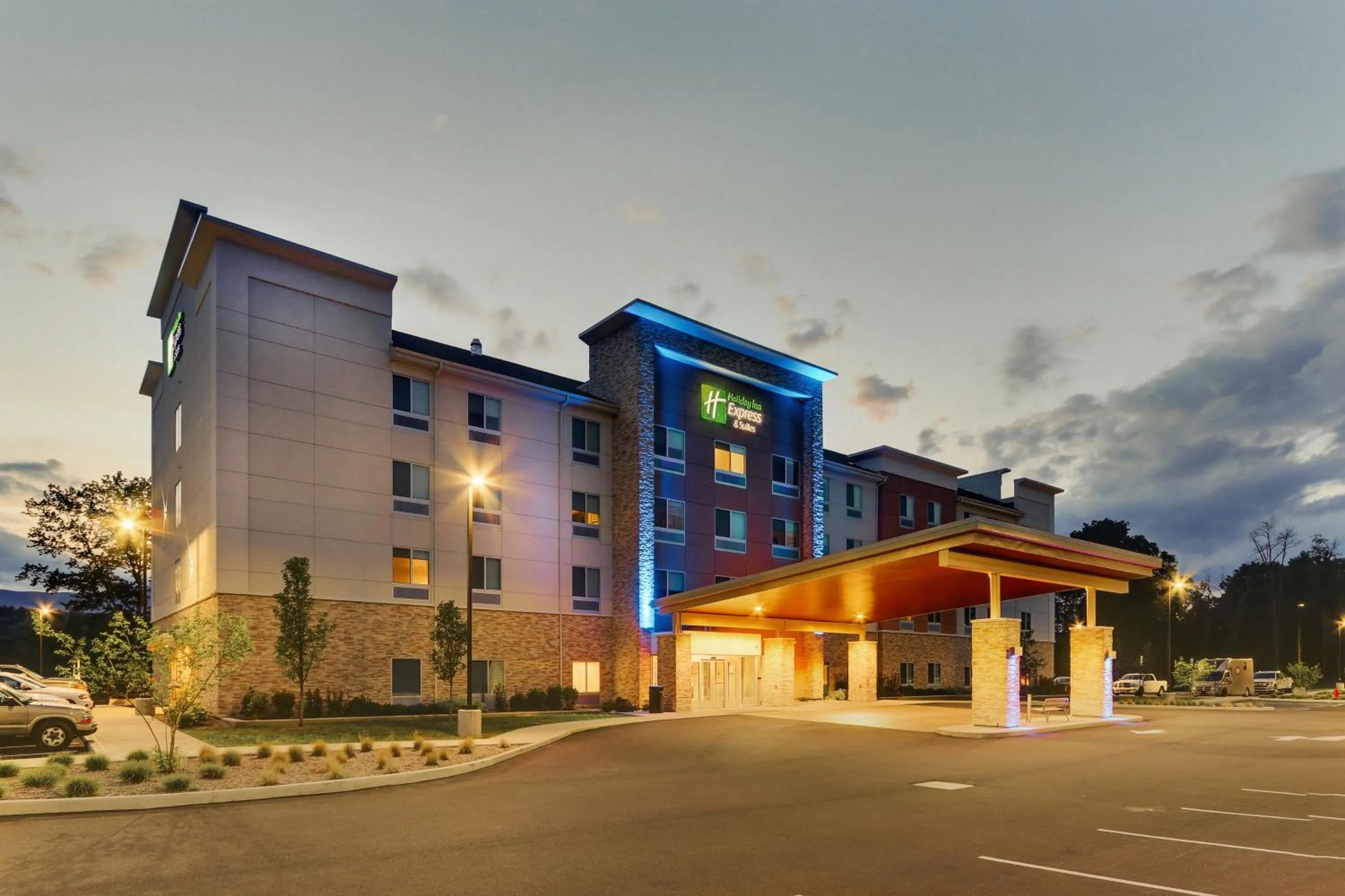 Property building in Holiday Inn Express & Suites - Saugerties - Hudson Valley by IHG
