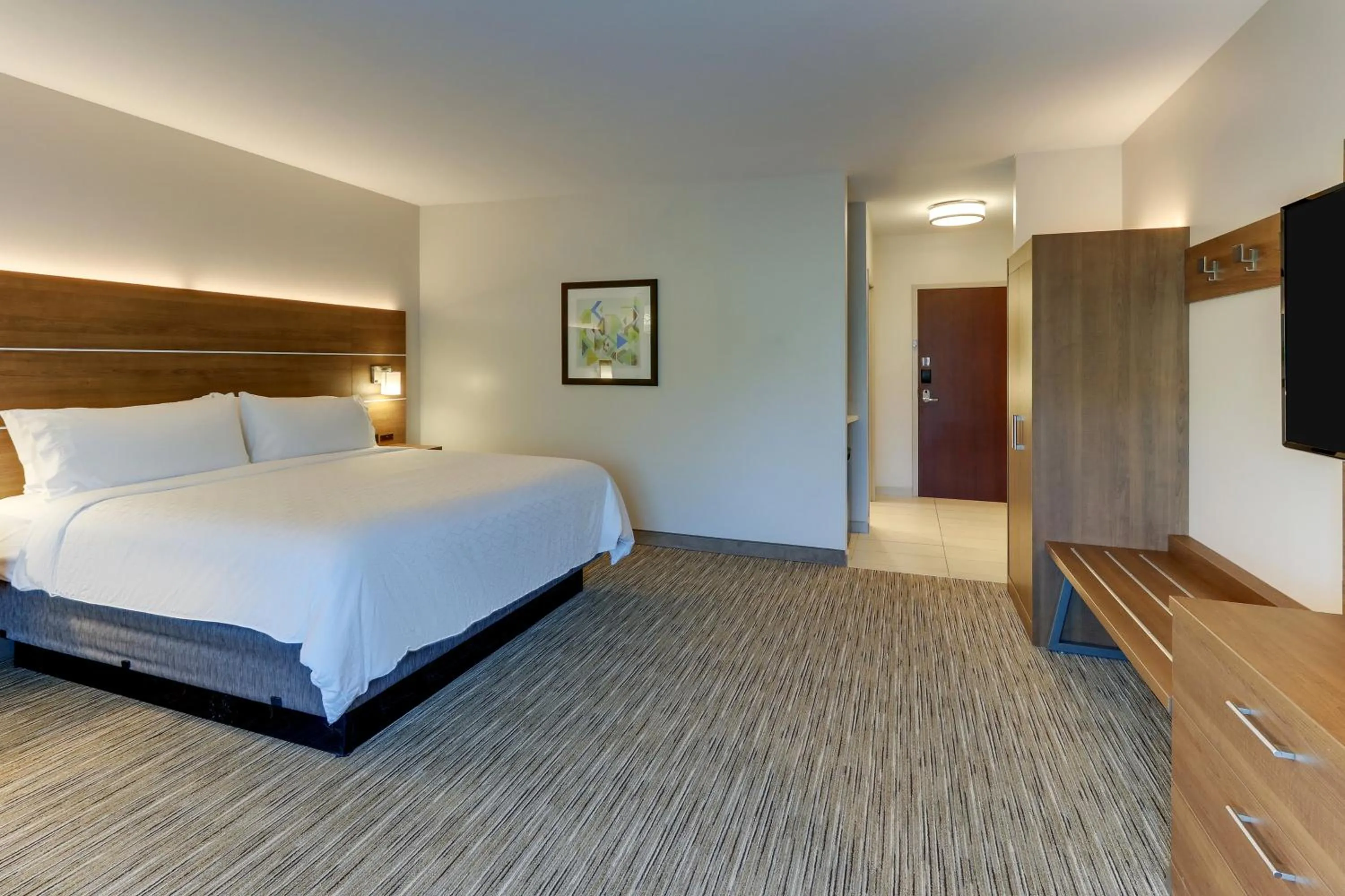 Photo of the whole room, Bed in Holiday Inn Express & Suites - Saugerties - Hudson Valley by IHG