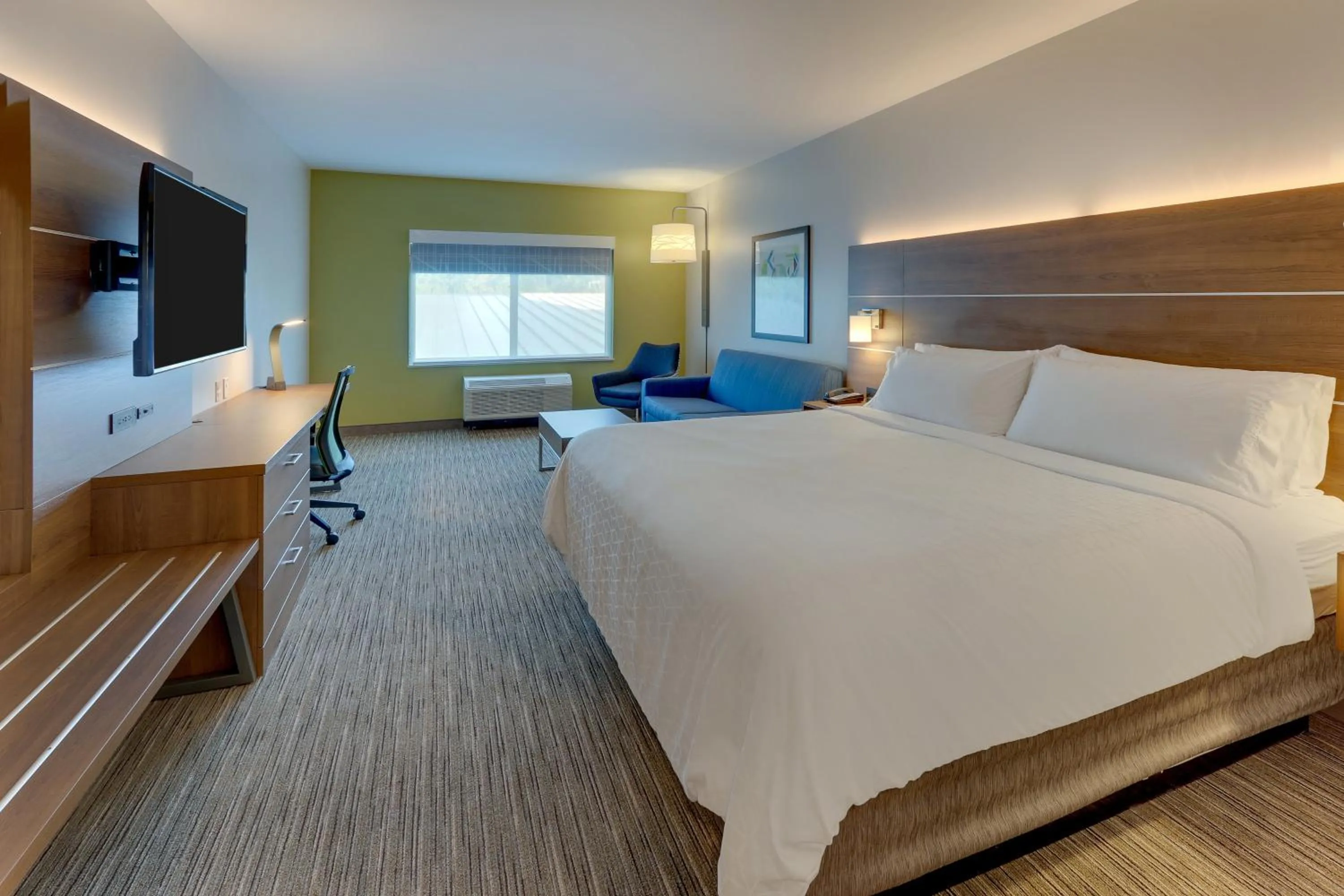 Photo of the whole room, Bed in Holiday Inn Express & Suites - Saugerties - Hudson Valley by IHG