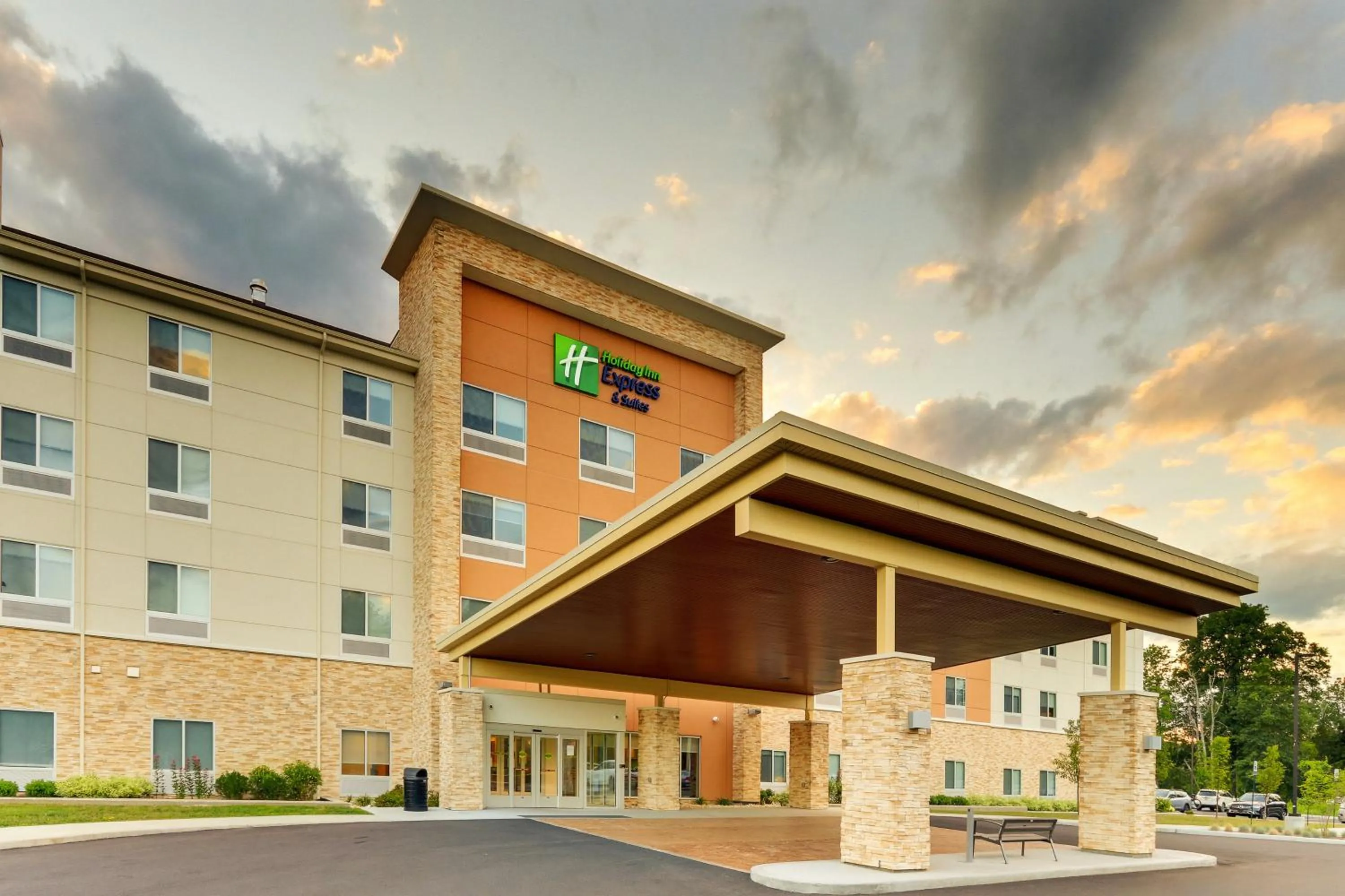 Property building in Holiday Inn Express & Suites - Saugerties - Hudson Valley by IHG