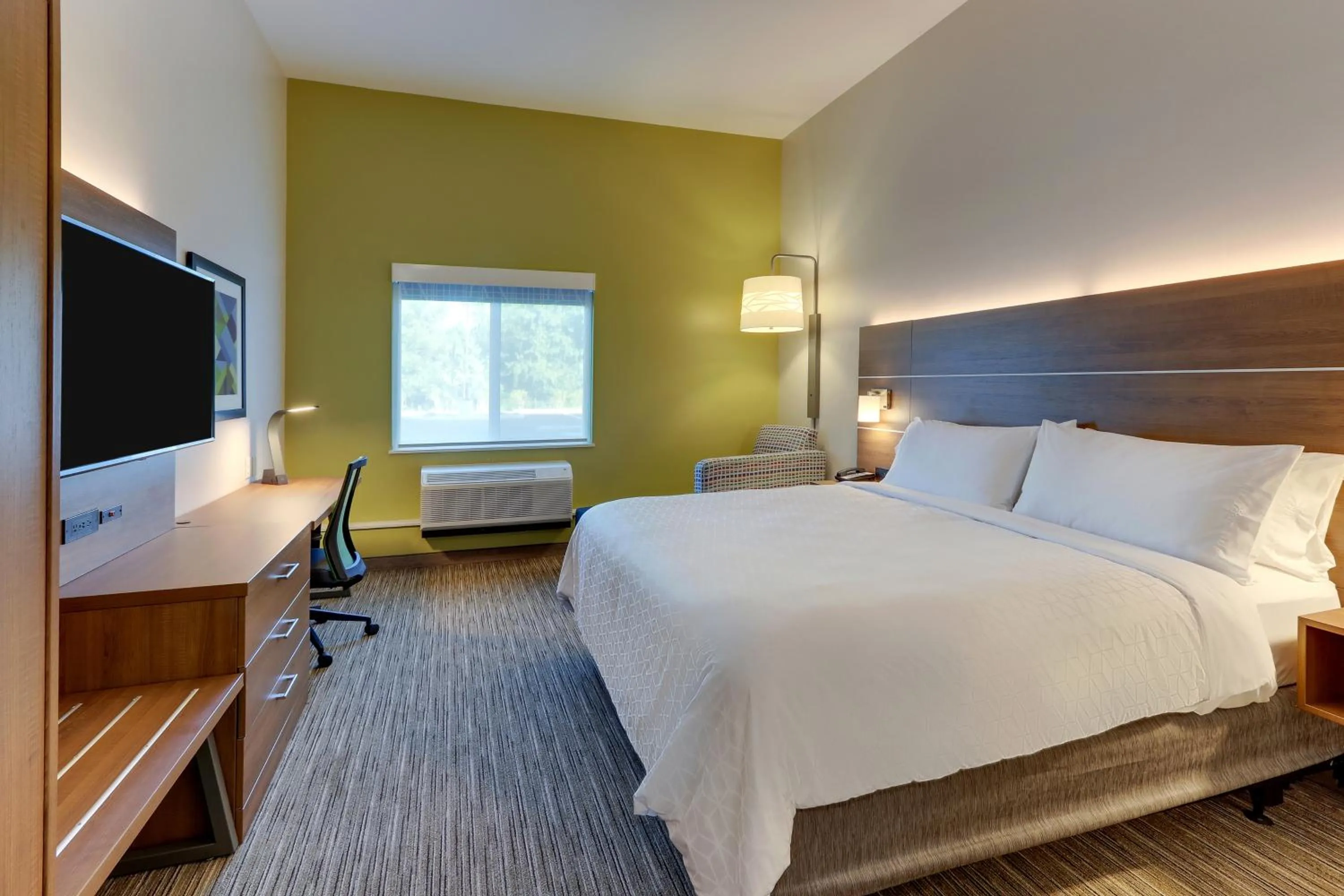 Bed in Holiday Inn Express & Suites - Saugerties - Hudson Valley by IHG
