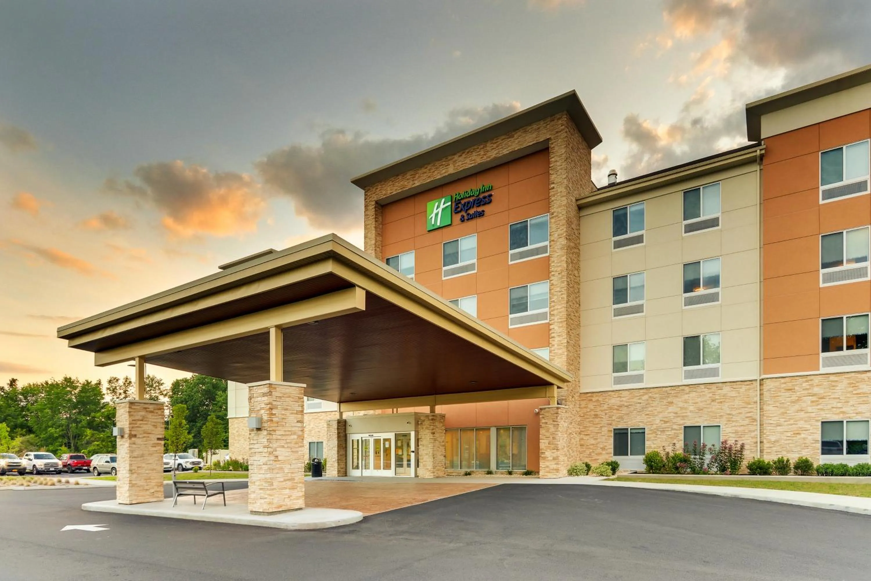 Property building in Holiday Inn Express & Suites - Saugerties - Hudson Valley by IHG