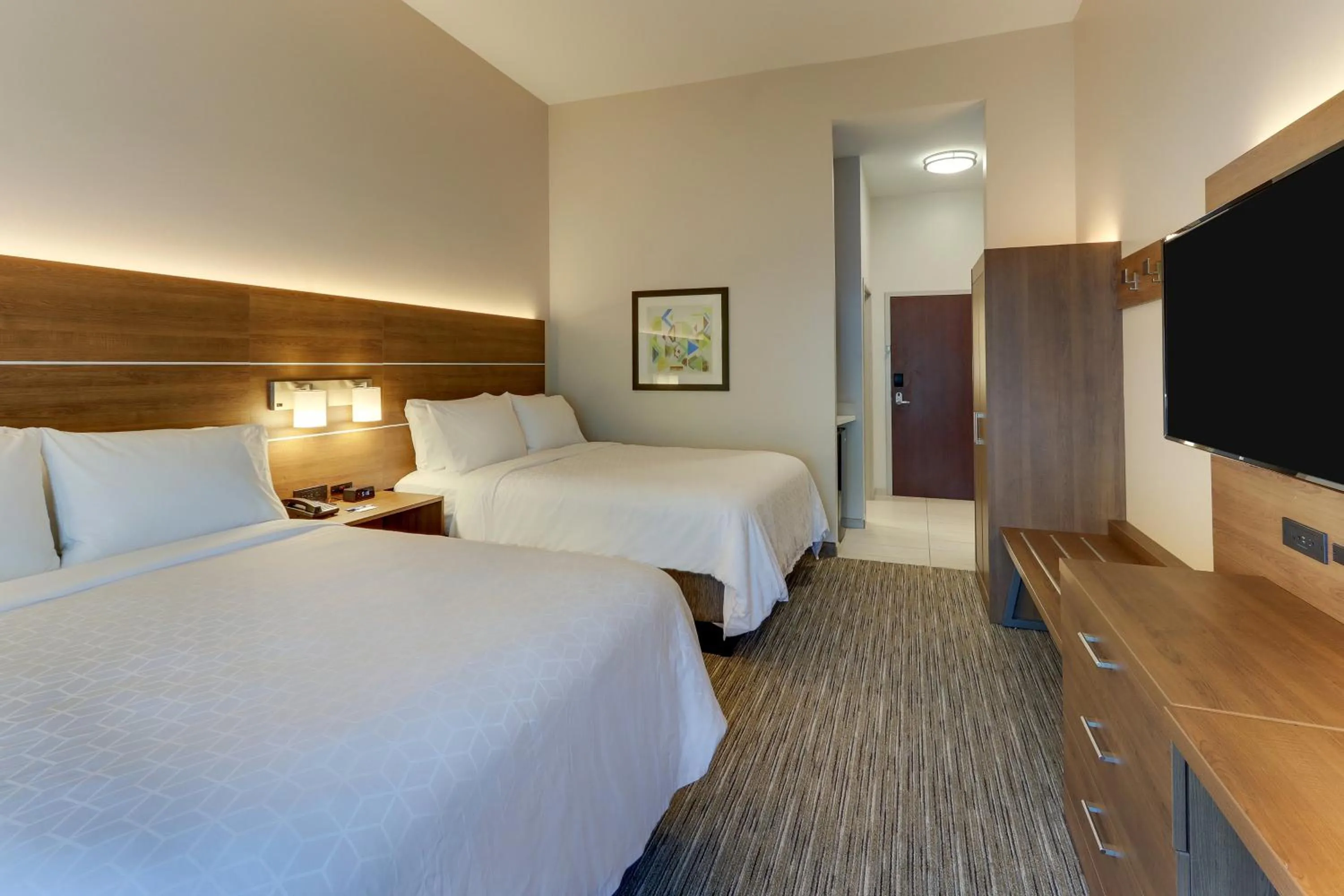 Photo of the whole room, Bed in Holiday Inn Express & Suites - Saugerties - Hudson Valley by IHG