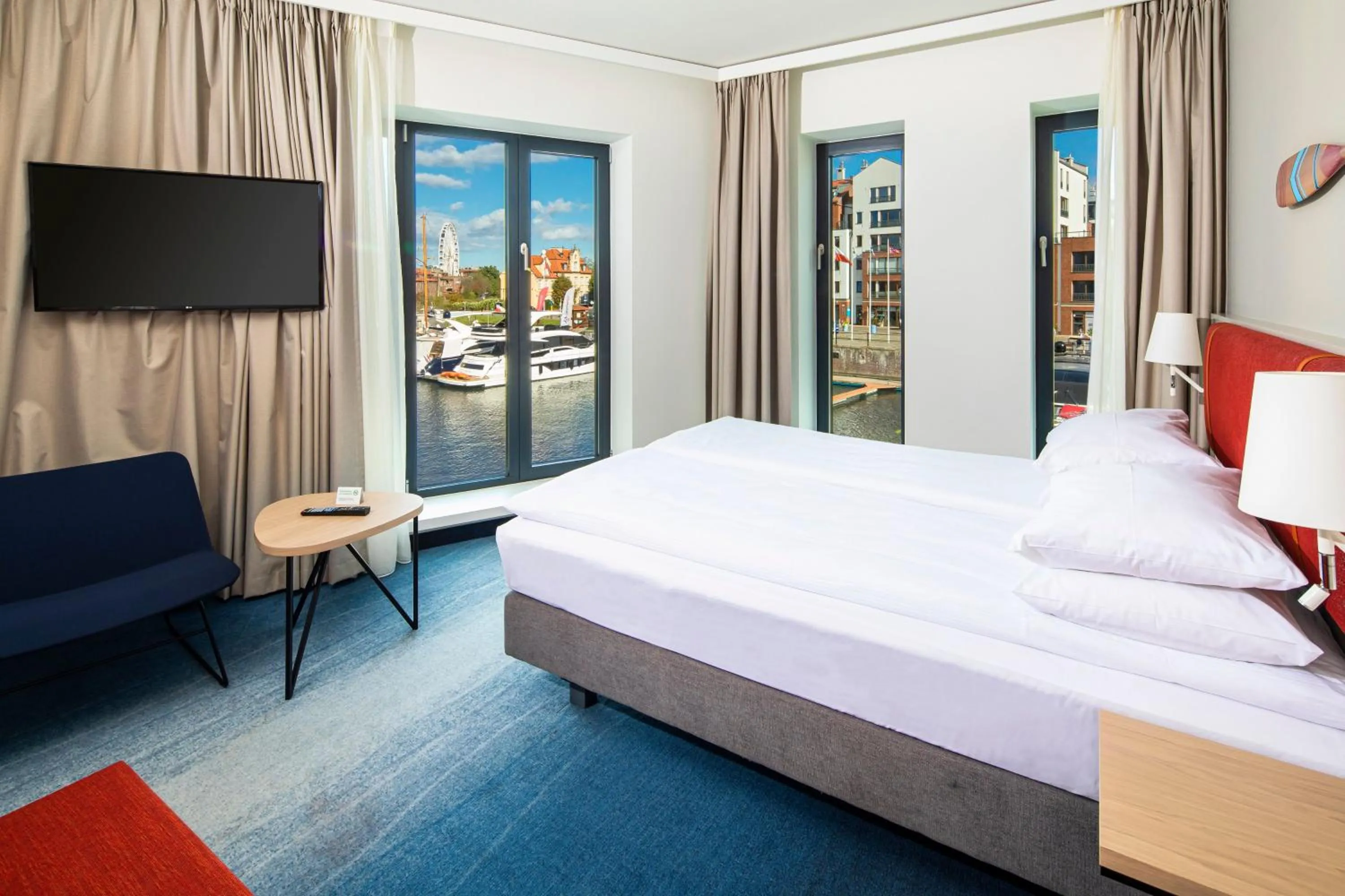 Photo of the whole room, Bed in Holiday Inn Gdansk - City Centre by IHG