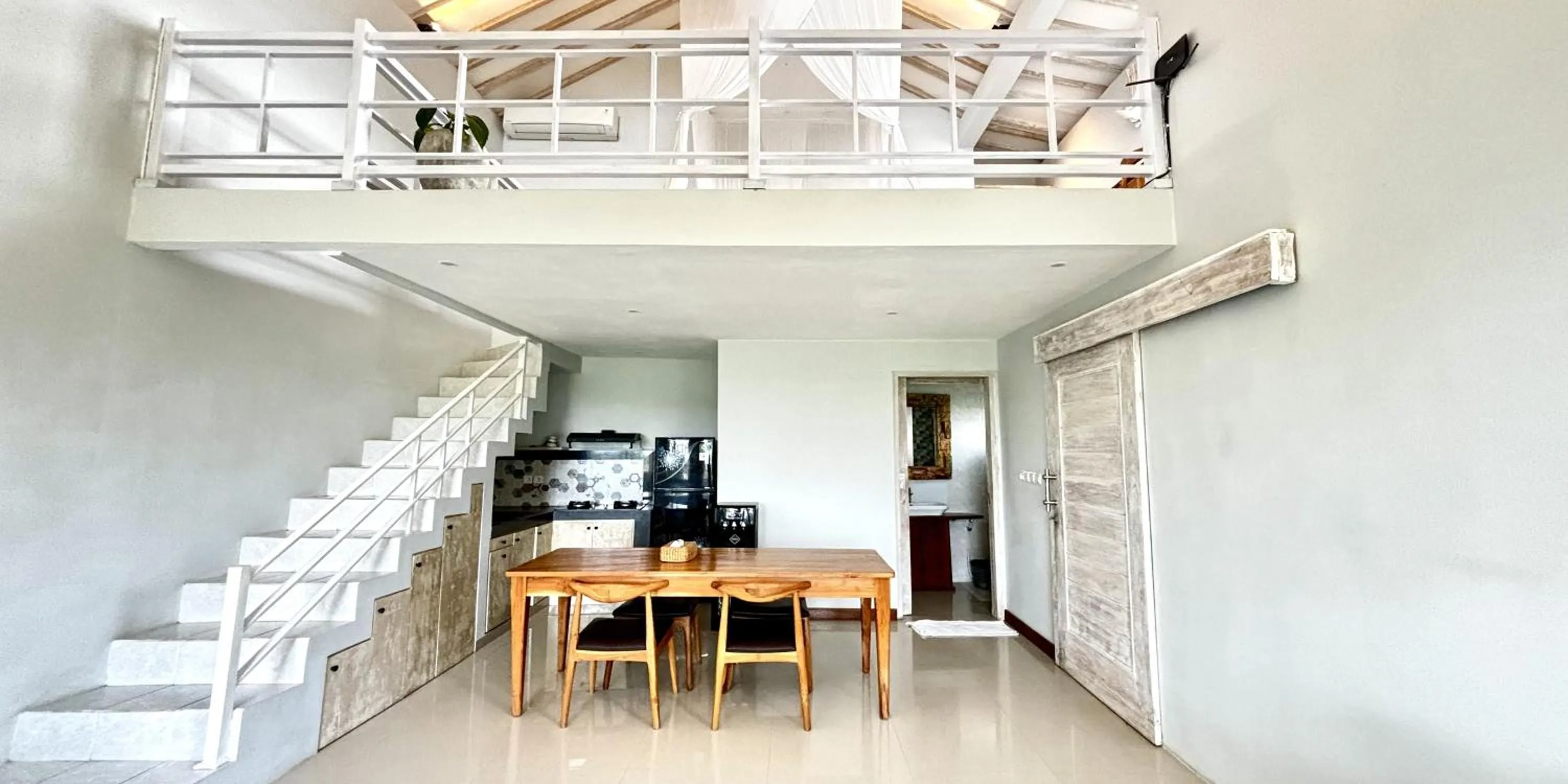 Dining area in Villa Alisha Pererenan Canggu