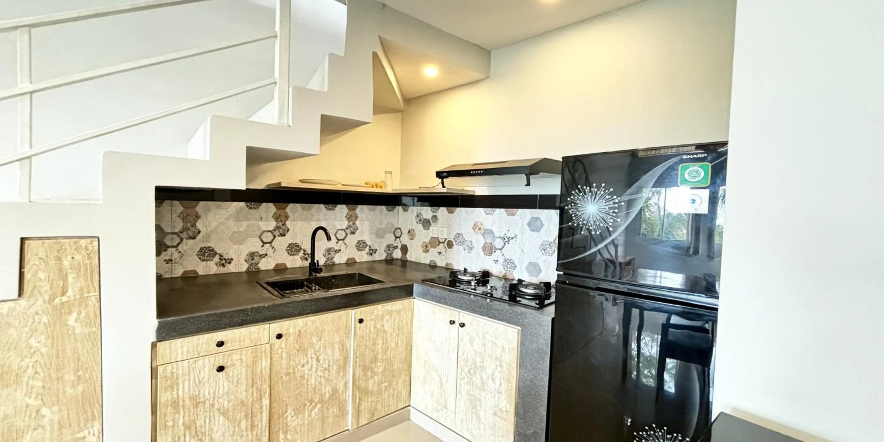 Kitchen or kitchenette in Villa Alisha Pererenan Canggu