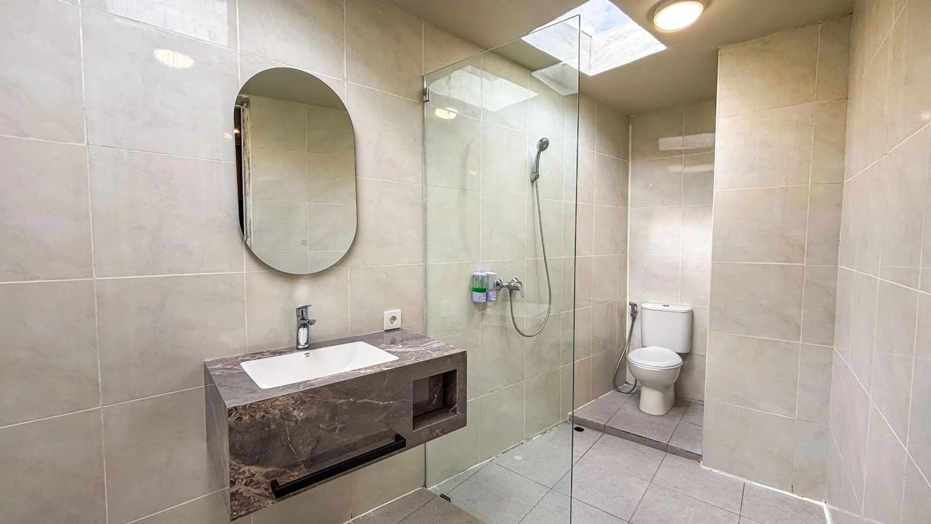 Shower in Villa Alisha Pererenan Canggu