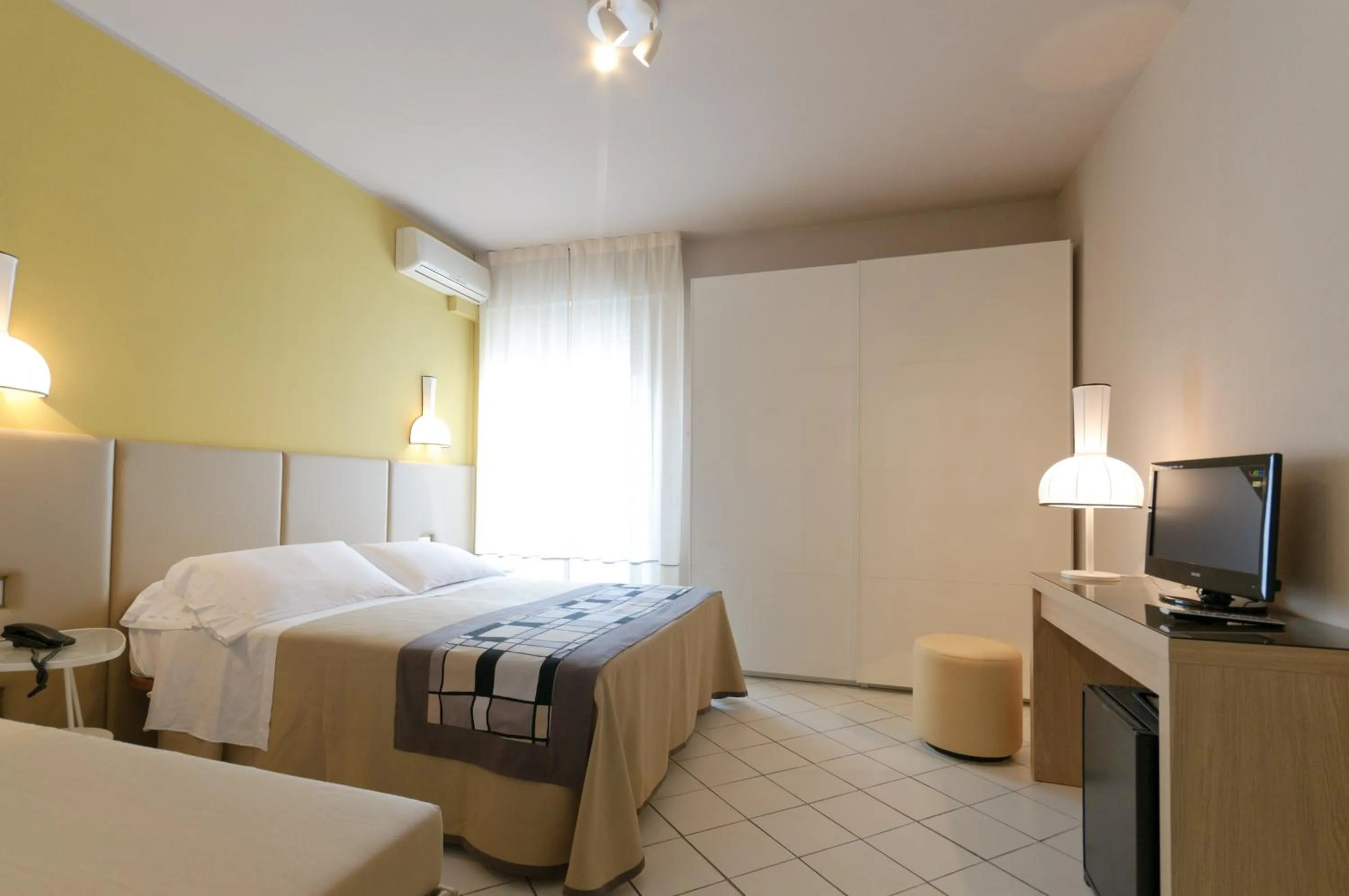 Bed in HOTEL TRIONFAL - Fronte Mare - Vicinissimi al Centro